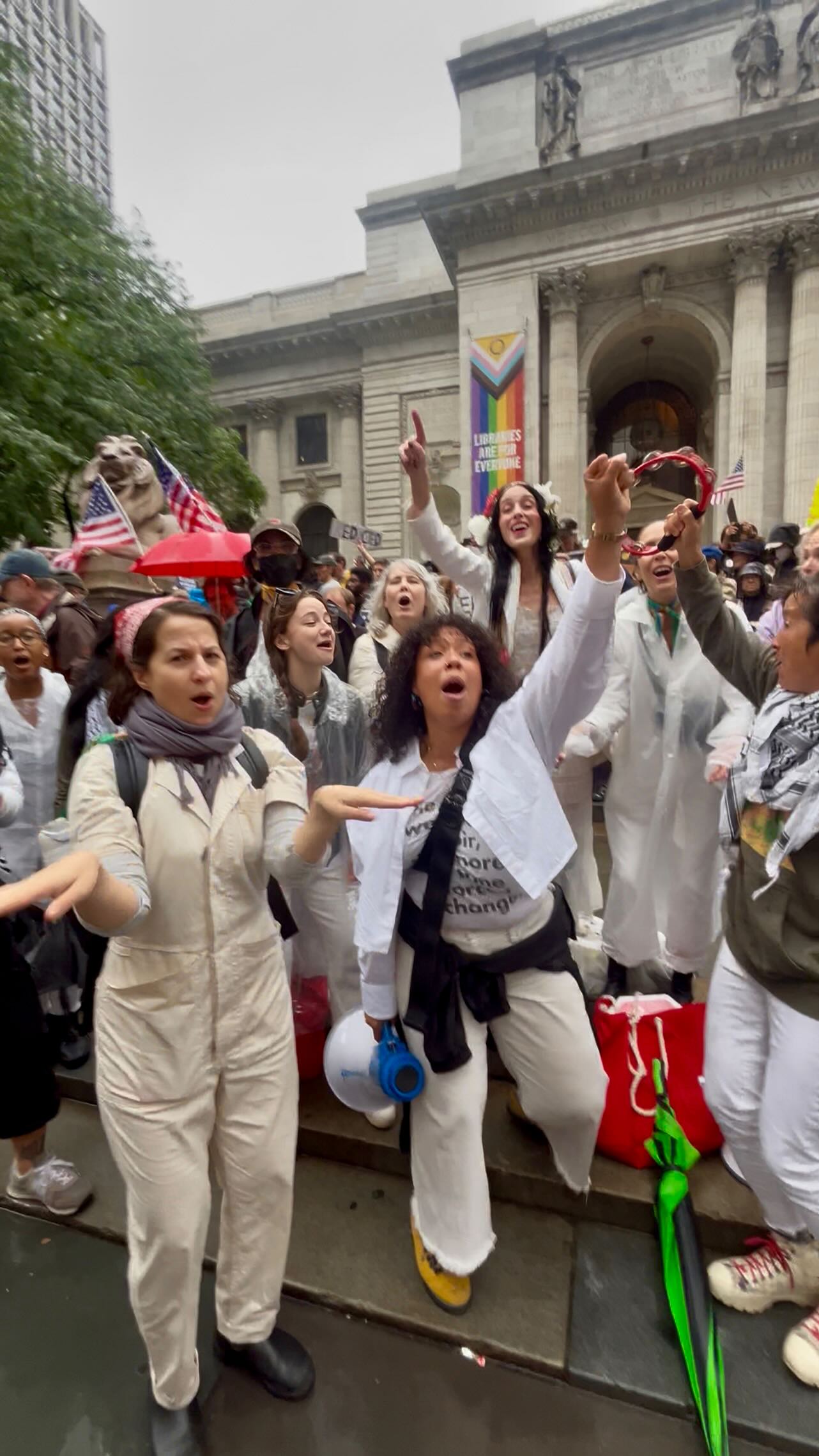 🗳️ Polls are open! This weekend marks the start of early voting for NYC’s Democratic primary, and with ranked choice voting, New Yorkers can make sure their vote counts by ranking their backup choices. It’s important to rank up to five candidates for mayor, but remember: if you rank them, even in last place, they can win!
⚡️Take this chant with you to your early voting location, and when you step into the voting booth to cast your ballot, we encourage you to D.R.E.A.M. for a better New York City - Don’t Rank Evil Andrew for Mayor! Check out our friends at @dreamfornyc if you want to know more about why, explore your choices with voting guides from @nycvotes and @softpowervote, and make sure to cast your ballots for comptroller, public advocate, and city council, too.
💫 Last chance to vote is on Election Day on June 24th but polls are open TODAY to make your voice heard! #NYCvotes