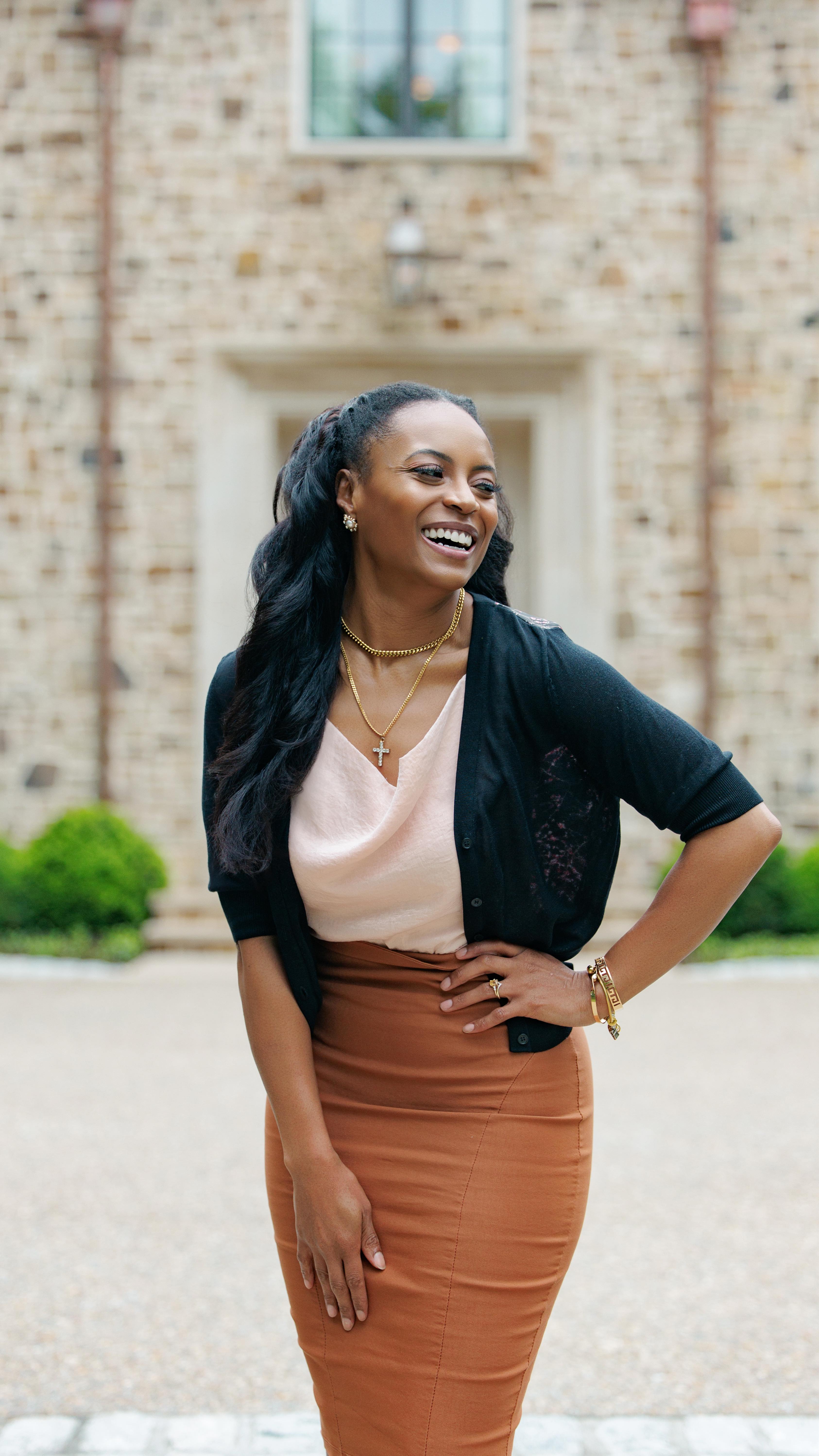 Gone but not forgotten. 💕
Final moments from the 2025 Spring @southeasternshowhouse hosted by @atlantahomesmag
Architecture @williamtbaker1
Construction @coleconstructionga
Interior Architecture + Specs @sourceatl
Sponsorship by @lechateauatl @curreyco @parvizrugs @thibaut_1886
Click link in bio to request consultation!
🎥 @champagnenupe
#designershowhouse #seshowhouse25 #atlantainteriors #blackdesigner #bathroomdesign #powderroom #hallwaydecor #bathroomvanity #vintageglam #contemporarymodern