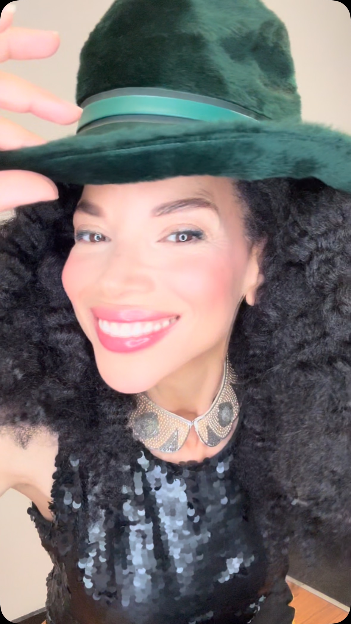 “🖤 VINTAGE FIND ALERT🖤
Okay wait—can we talk about this hat?!Just scored this killer hat from @vintagealley 🙌
✨ Choker – $28
✨ Sequin Top – $40
From designer luxe to boho dreams…
You need to check them out! #vintagealleyverona
🛍️ DM them to buy now @vintagealleyverona
.
.
.
#imageconsultant #fashion #style #personalshopper #stylist #personalstylist #imageconsulting #ootd #fashionstylist #imagecoach #fashionblogger #image #wardrobestylist #stylecoach #styletips #beauty #styleconsultant #etiquette #fashionstyle #fashionista #moda #confidence