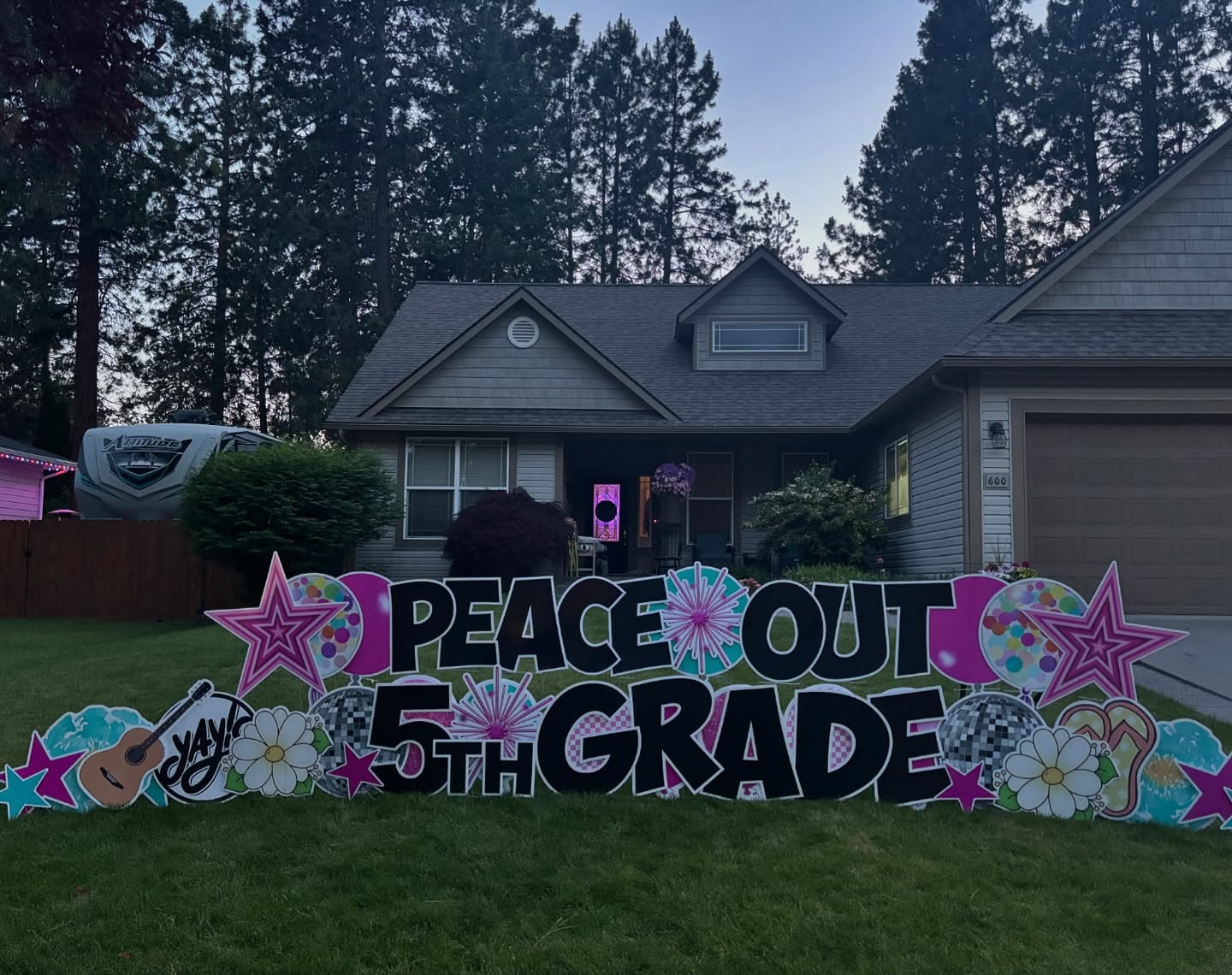 Happy last day of school to Post Falls Schools! This mom wanted to celebrate her daughter’s last day of elementary school with all of the excitement. Peace Out 5th Grade!
#lastdayofschool #postfalls #coeurdalene #hayden