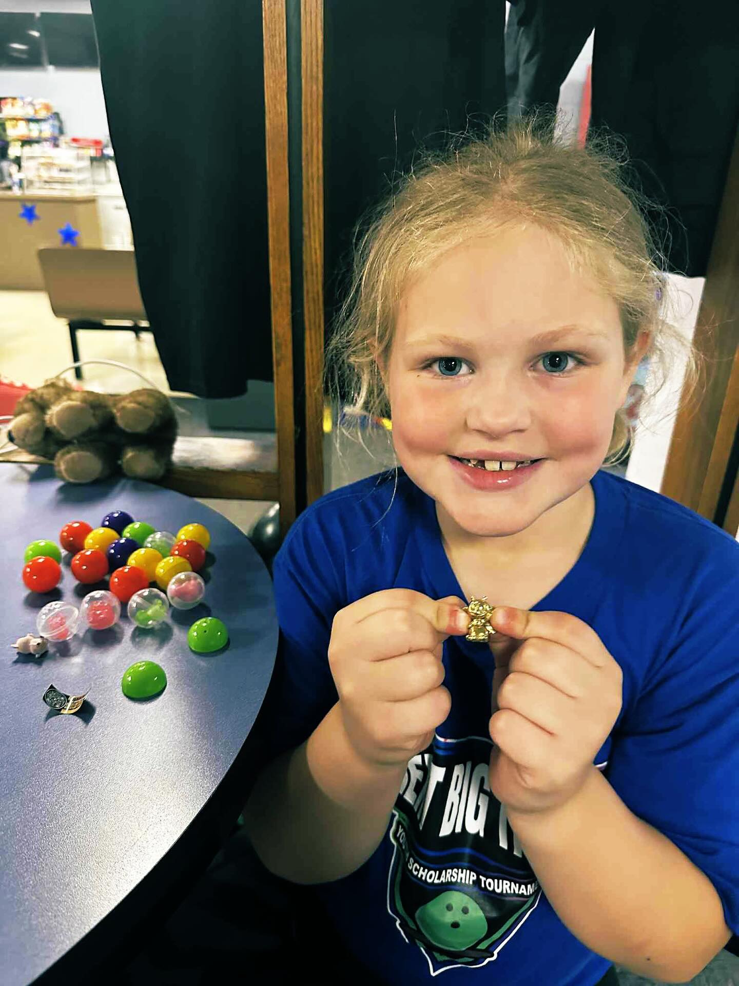 ANOTHER @veefriends Golden Gary Bee mini found at Sport Bowl, here in Sioux Falls SD! This machine is on FIRE 🔥
The search continues this summer!! ☀️If you want to go to @nycomiccon later this year, ALL EXPENSE PAID, find a Golden Gary Bee and you have a chance!
#VeefriendsMiniSummer
#VFMinis #LOUDVending