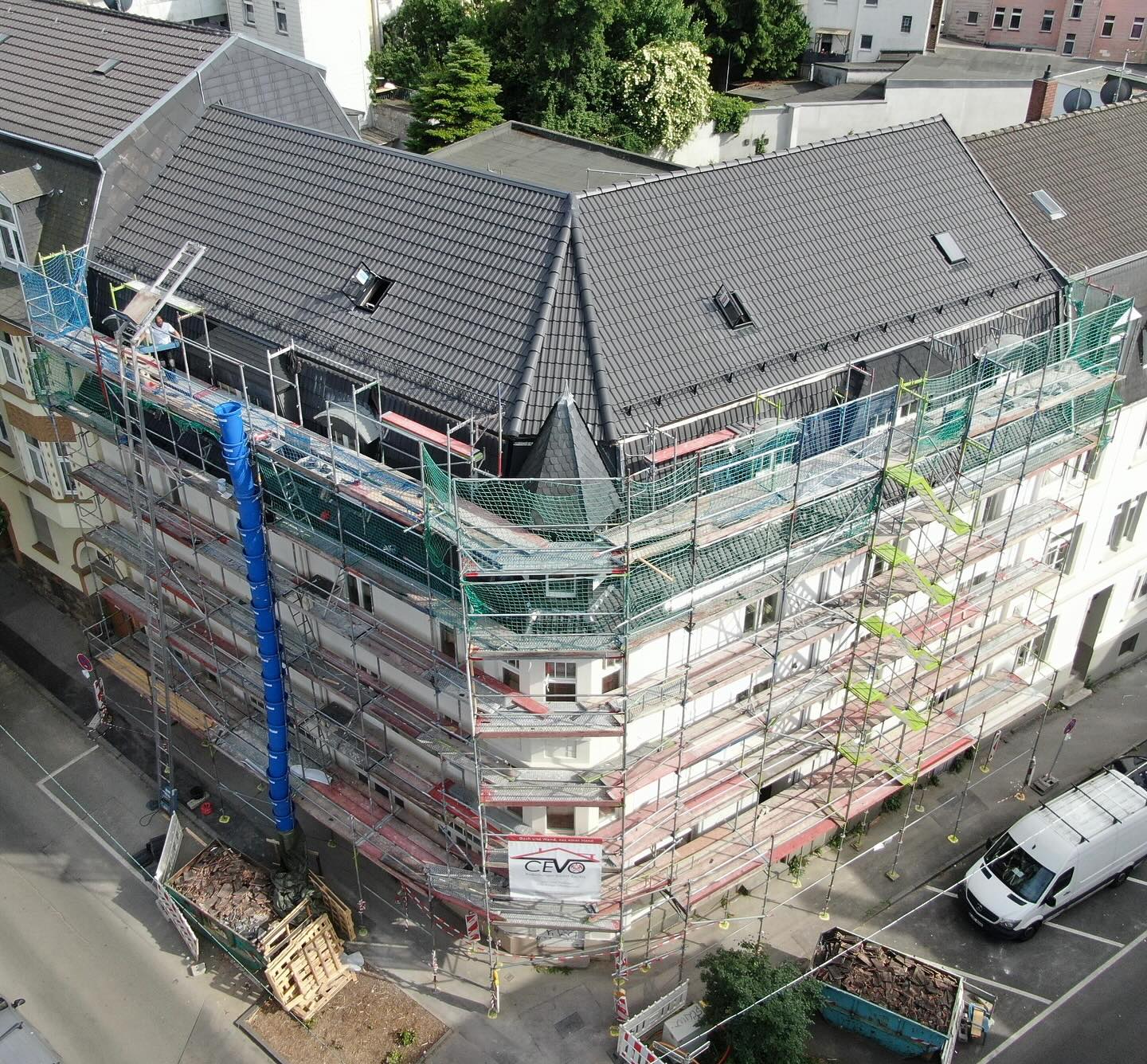 Vorab die Luftaufnahme von der Fürstenstraße… 🚁📷
Hier befinden wir uns ebenfalls in den letzten Zügen. 🏗️👷🏻♂️🚧
Ende des Monats sollen auch hier die Wohnungen an die neuen Eigentümer und an die Mieter übergeben werden…
.
.
#denkmalimmobilien
#jugendstil
#steuernsparen
#denkmalafa
#steuernsparenmachtglücklich
#immobilieninvestment
#werteerhalten
#lofts
#kfwförderung
#kfw
#kapitalanlage
#nrwinvest
#denkmal-nach.com