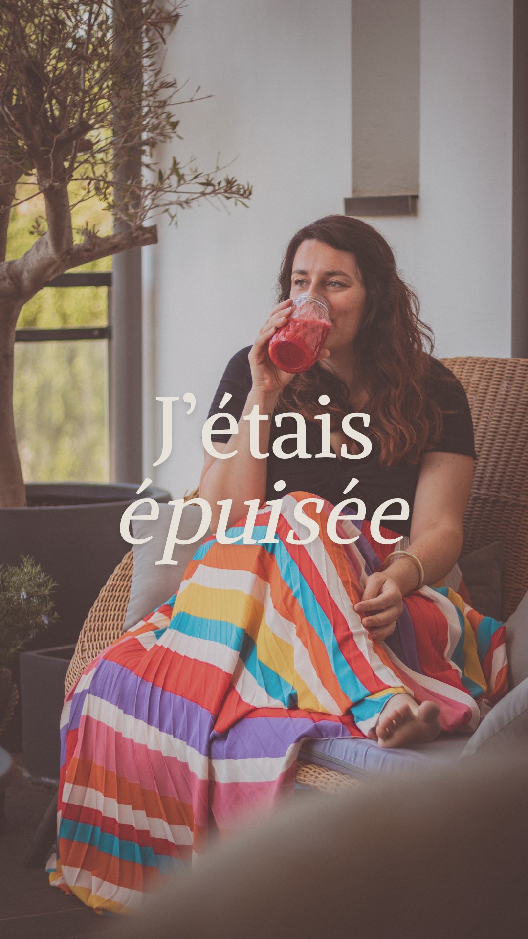 Je propose de nouveau cette année le Veggie Break d’été.
Les transits astrologiques nous secouent comme dans une machine à laver ⚡️ Et avec Uranus qui passe en gémeaux, l’été peut être intense en charge mentale, en pensées en tout genre. J’ai envie et besoin de revenir au corps, d’ancrer des rituels du quotidien et d’alimentation (maison 6 en astro) pour équilibrer mon mental et mes pensées (maison 12).
Si vous sentez les mêmes besoins pour vous, j’ouvre un espace de groupe en ligne pour soutenir ces 11 jours d’allégement alimentaire du 21 juin au 1er juillet.
Si les dates ne collent pas, vou pouvez suivre le Veggie Break en autonomie tout l’été !
J’espère que vous prenez le temps de revenir à vos envies, vos besoins, ce qui vous donne de la joie en ce moment ☀️