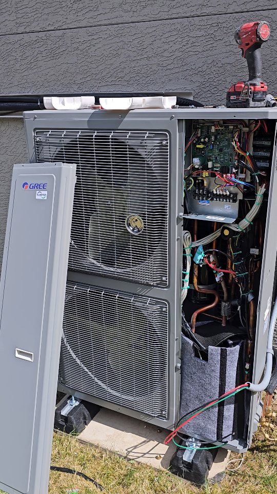 Upgrade to high-efficiency heat pump and stay cool this summer while lowering your energy bills. Gree 5 ton Heat pump #Gree #hvacinstall #hvac #heatpump #heatingandairconditioning #hvactechnician #