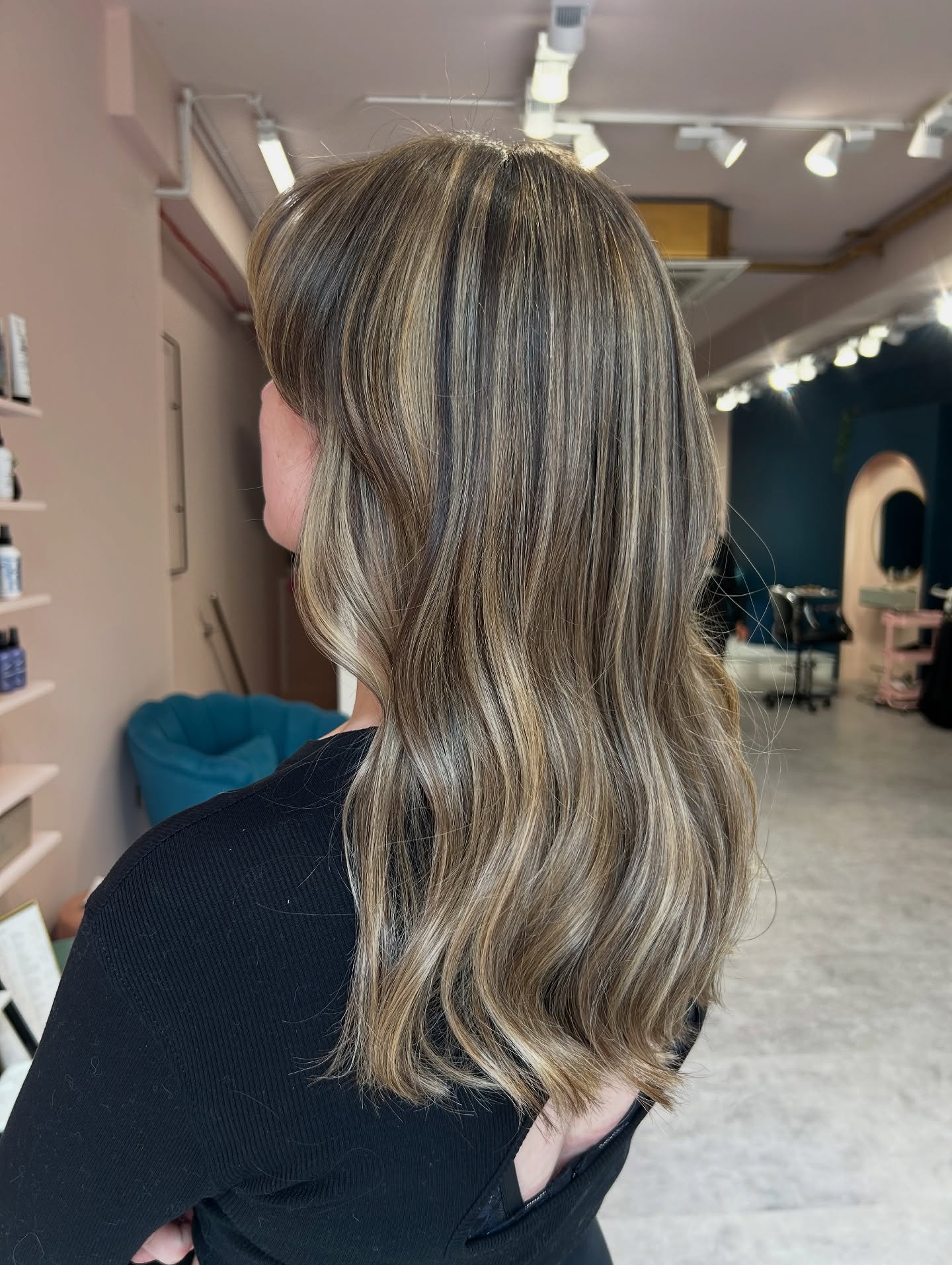 ✨Fresh highlights, fresh vibes ✨
Our Bouyage babes are glowing with these dreamy, sun-kissed strands 🌞💛 Whether you’re after soft dimension or a bold pop of blonde, we’ve got your perfect shade waiting.
Book your summer hair refresh at our St Albans salons now 💇♀️
#BouyageBabes #StAlbansSalon #HairGoals #FreshHighlights #SunKissedHair #HairTransformation #BlondeMagic #HertfordshireHair #BalayageSpecialist #HairInspo #BouyageSignature #HealthyHairGlow #HairLove