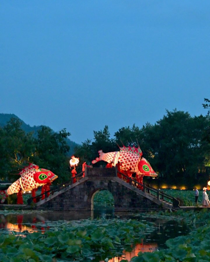 BE THE LIGHT: Make Magic in Huizhou’s Ancient Alleys 🌌🏮🐉
🐟 Why FISH rule the night here?
For 600 years, Huizhou locals have crafted giant glowing fish lanterns 🎏 — not just for beauty!
Fish = abundance & luck (🍚🍀)in Chinese culture. But deeper still: these lanterns honor ancient tales of carp transforming into dragons (🐉✨), symbolizing hope and rising above limits.
🏯 Step into CHINA’S HIDDEN HEARTBEAT
Nestled below the misty peaks of Yellow Mountain (Huangshan), Huizhou’s villages are UNESCO treasures. Wander alleys where Ming-era merchant clans built white-walled homes with carved stone, wood, and brick — a “living museum” of China’s golden age. This isn’t just scenery; it’s soul.
🌙 Skip the rush. LIVE the legend:
✨ CRAFT YOUR CARP LANTERN
Bend bamboo, stretch silk! Local masters guide you.
🌌 DANCE IN THE MOONLIGHT PARADE
At dusk, carry your creation through flower-draped lanes — drums beating, stars above!
❤️ STAY OVERNIGHT
Wake to birdsong & steamed buns, not bus engines.
👉 DM “Fish“ for journeys that touch your soul.
#HuizhouLights #YellowMountain #CulturalImmersion #FishLanternFestival #SlowTravelChina #UNESCOHeritage #WoksandWonders