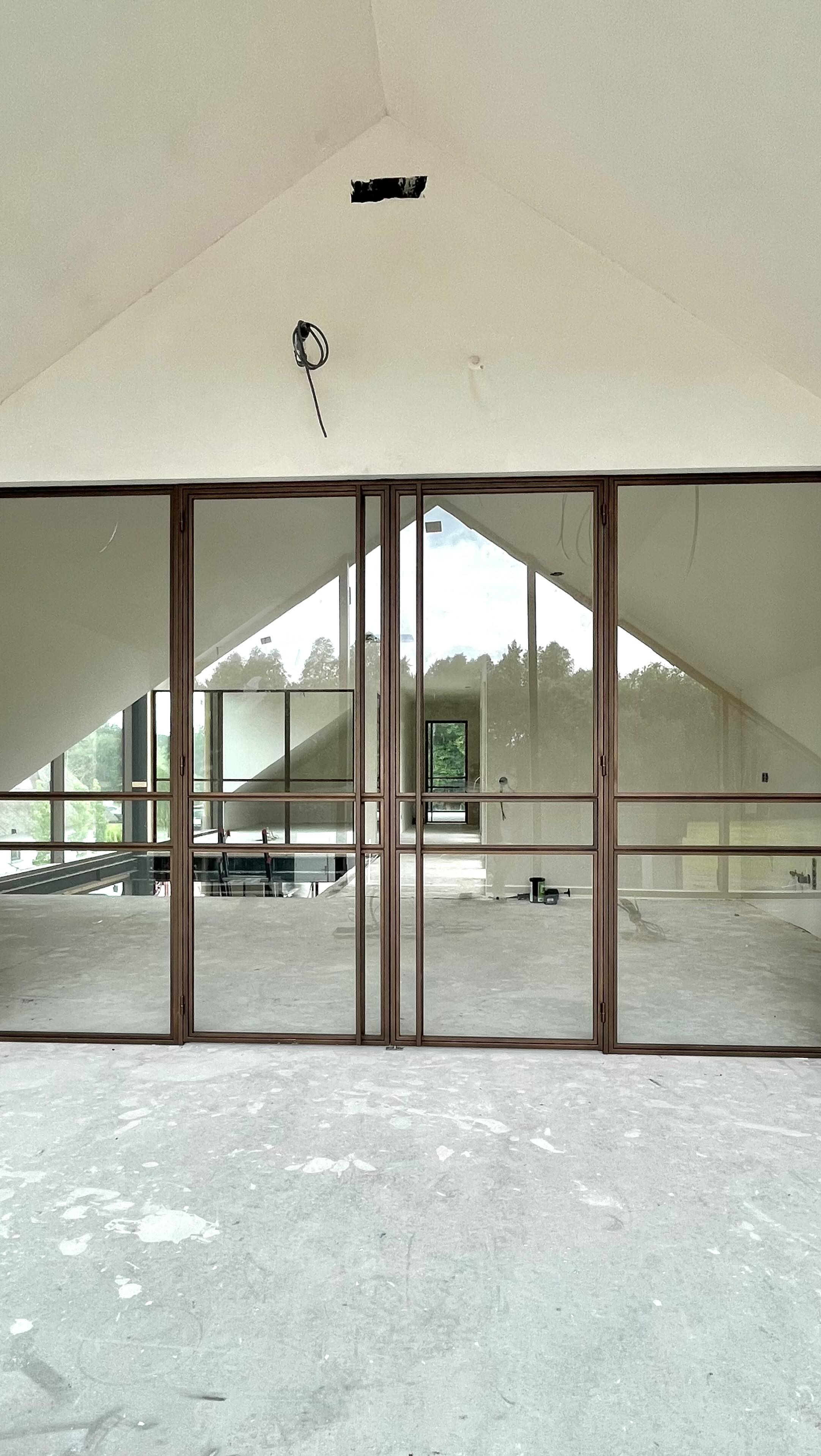 In opdracht van Wessels Wonen hebben we in het nieuwe hoofdkantoor van Stedupro BV dit prachtige project met stalen deuren opgeleverd!
Stalen binnendeuren en kozijnen
Coating: Indian Brown
Akoestisch veiligheidsglas Soundcontrol
#wesselssteelworks #stalendeuren #nieuwbouw #renovatie #project #kantoor #interieur #maatwerk #stalenbinnendeuren #office #steel #doors #glass #poedercoating #dutchmade #argenta