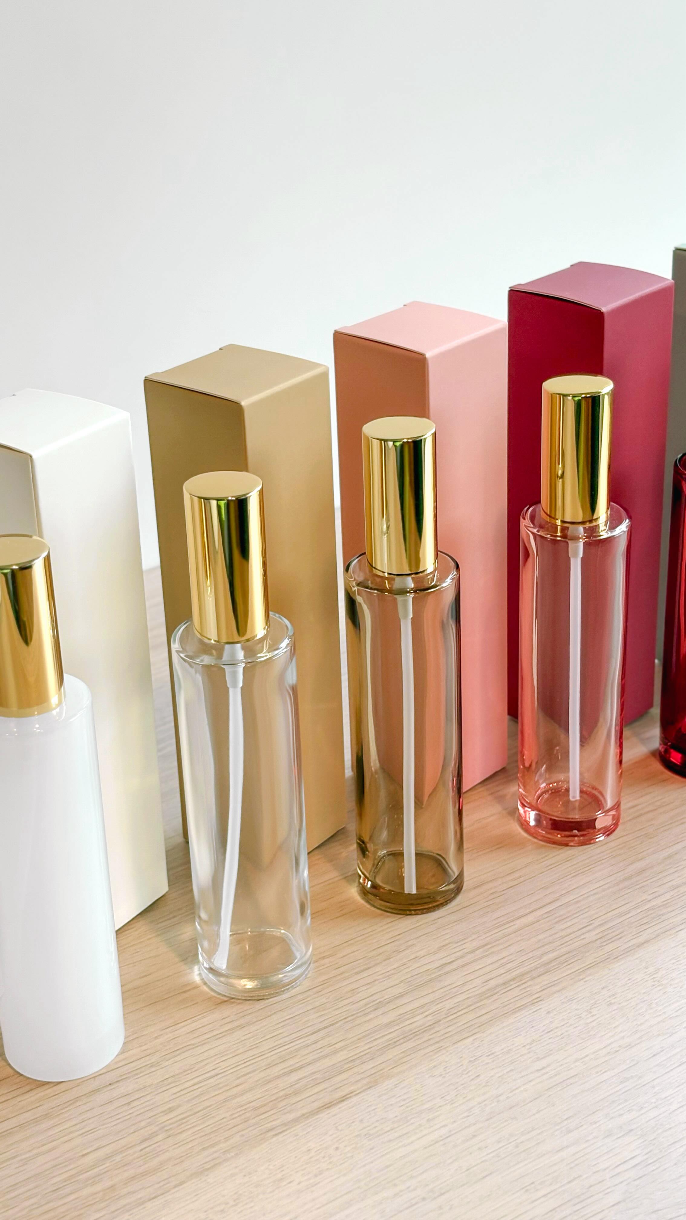 Our NEW Hyland bottles and tops are ready for preorder! We estimate these will start shipping out July 21 🤗
#roomspraybottles #candlesupplies #coloredbottles #glassbottles #mixandmatchpackaging #newproduct