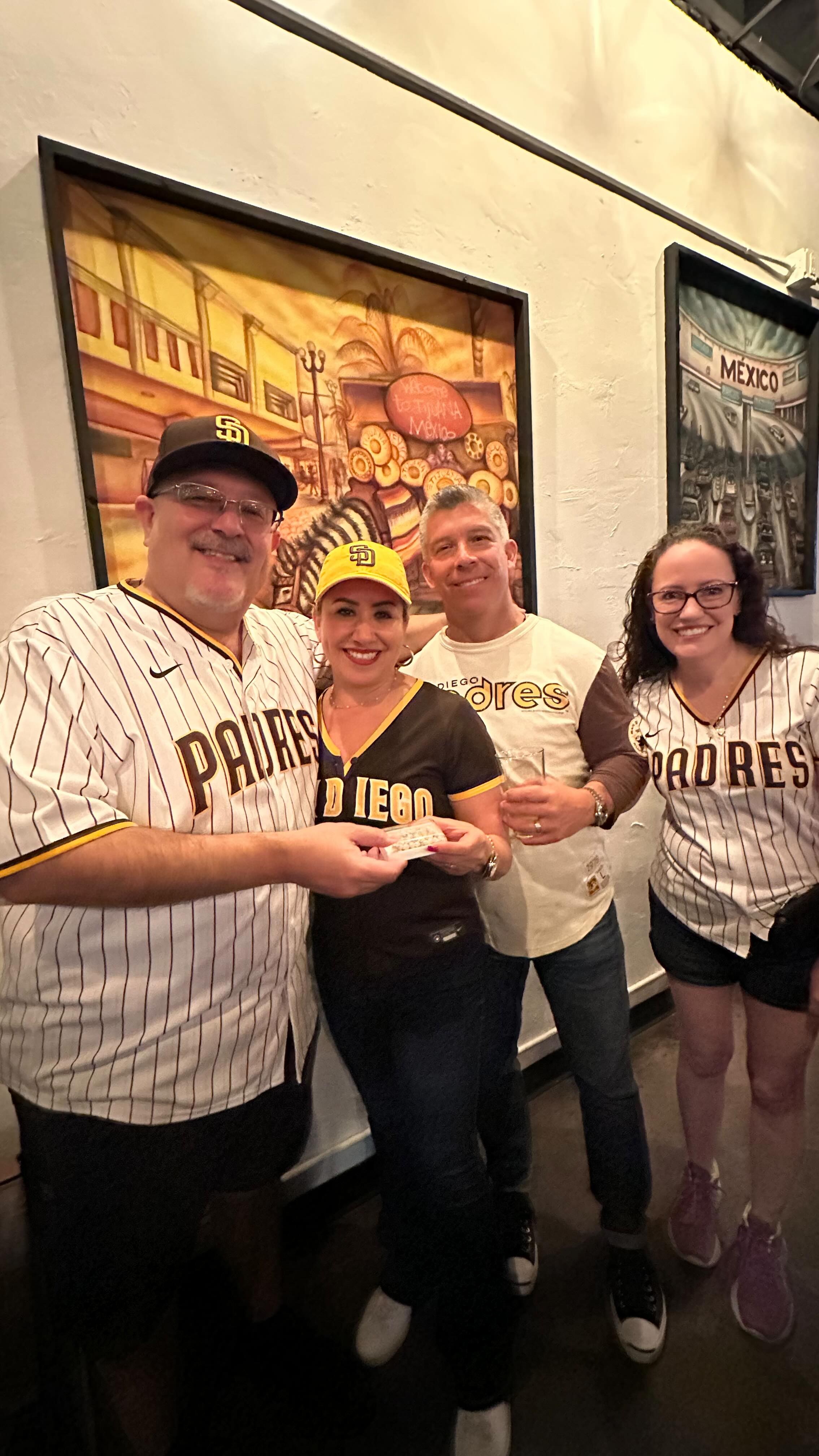 What. A. Night. 😍⚾
Big screens, good eats, and an even bigger W for the Padres🔥
We truly appreciate everyone who took the time to come out to our Padres Watch Party last night at The Balboa South Burger! 🍔
And a big thank you to those who donated to our raffle. Your helped made the evening even more special
Let’s do it again soon!!
@thebalboasouth
#PerazaRealEstate #PadresWin #ChulaVistaEvents #ThirdAveVibes #PadresWatchParty #GoPads