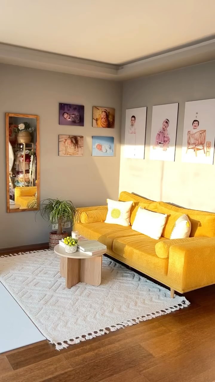 Sıcacık, huzurlu ve samimi bir stüdyo ortamında
her kareyi sevgiyle yakalıyor,
anılarınıza en doğal haliyle anlam katıyoruz. 💛
🍼 Yenidoğan | 1 Yaş | Aile Çekimleri
📩 Detaylı bilgi ve randevu için DM’den bize ulaşabilirsiniz.
.
.
.
.
.
.
.
.
#yenidoğanfotoğrafçısı #bebekçekimi #ailefotoğrafçısı
#1yaşçekimi #annebebek #anıbiriktir #stüdyofotoğrafçısı
#samimianlar #doğalfotoğrafçılık #bebekfotoğrafı #evinizdegibi