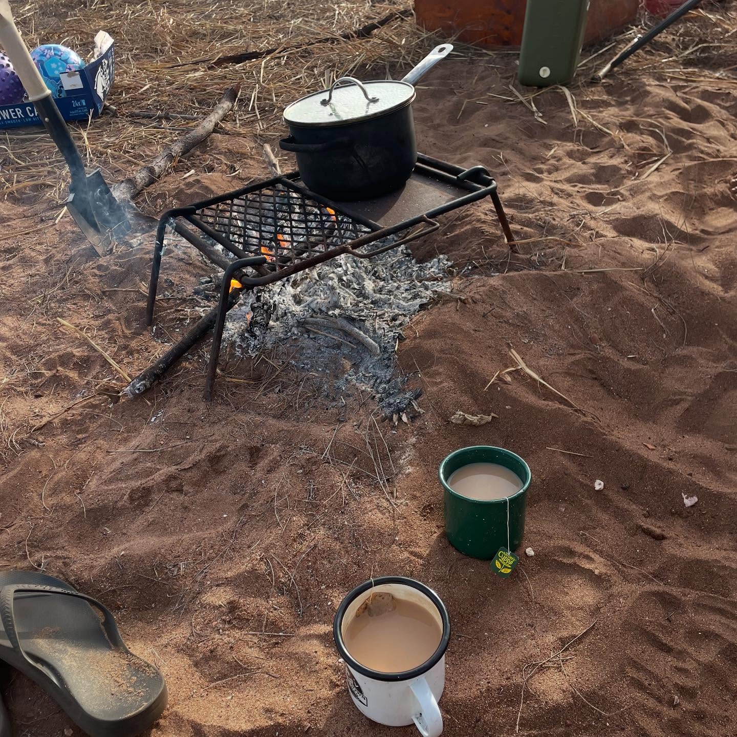 Moments on Larrakia country
sacred sites, blessed springs, family, non human kinfolk, sea eagles, red tail black cockatoos, whistling kites, anger & fire medicine, stories & yarnin, fishing, countrymen & women, lots of cuppas, blue cypress pine, gratitude 🙏