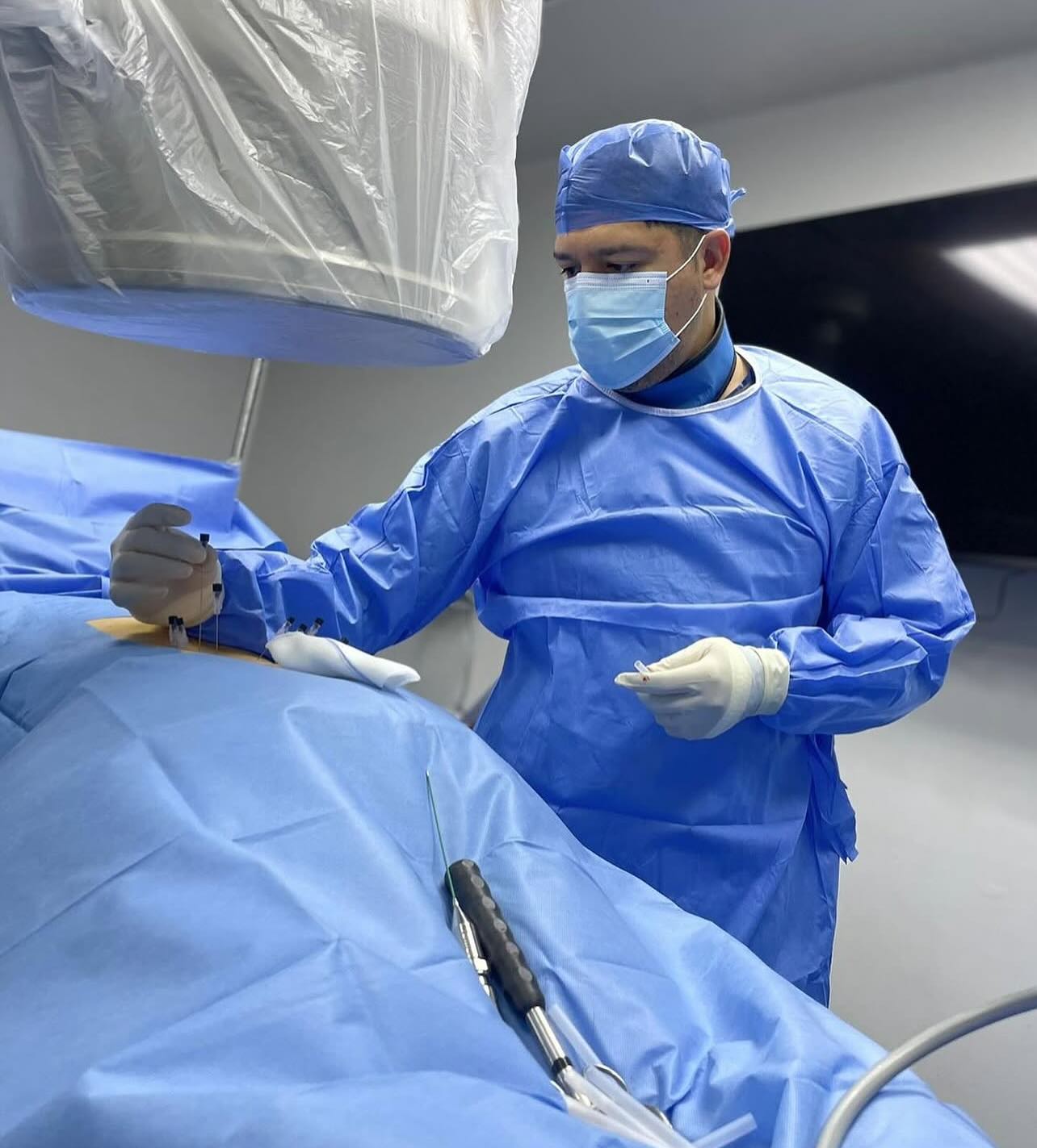 Existen algunos padecimientos de la columna que pueden ser tratados mediante métodos de mínima invasión como lo es la infiltración lumbar el cual conociste en la aplicación de ortobiologicos para una recuperación rápida y efectiva de los síntomas.
#infiltraciones #medicinaregenerativa #herniadiscal