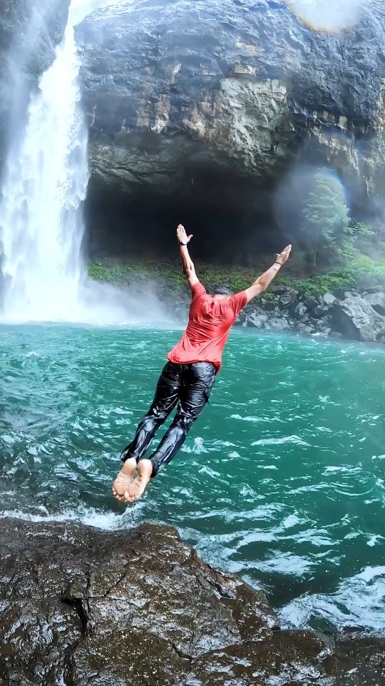 Devkund Waterfall trek
Upcoming Batches:
JUNE : 13 - 14 | 14- 15 | 20-21
.
.
Join us @travel.gaadi
.
.
Hit us a Dm to know about our regular event updates..
.
.
#travelgaadi #travelgaadiadventure #travelgram #travel #nature #devkund #waterfall
#trek #pune #mumbai #trekking #trekkingindia #devkundwaterfall #explorepage #tamhinighat