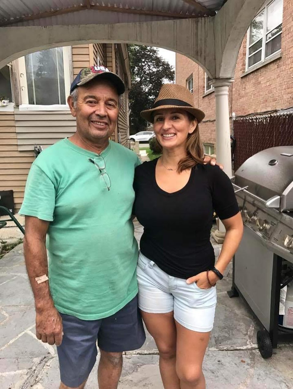 Feliz Día del Padre. A quienes aún los tienen, valórenlos. Y a quienes los recordamos con el alma, un abrazo hasta el cielo.
.
#fathersday2025 #papá #hastaelcielo #selenepartida