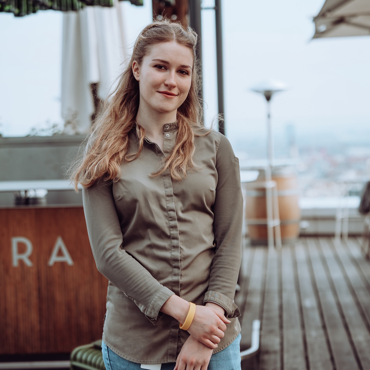 Introducing Beatrix ✨ – she brings warmth and team spirit to every shift. We’re so glad she’s part of the Aurora team! 🌟
#TeamAurora #RooftopVibes #TeamSpirit #MeetTheTeam #aurorarooftopbar