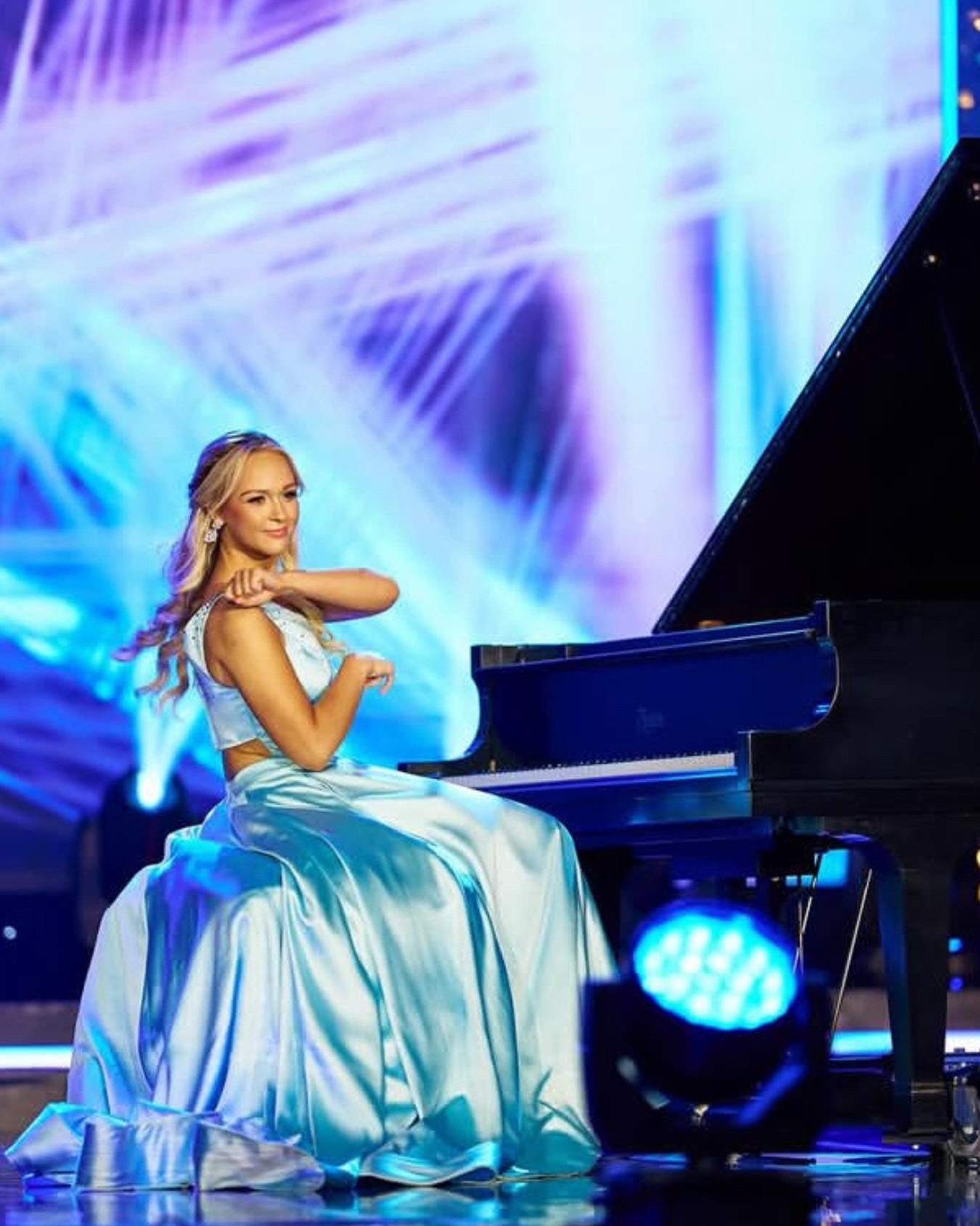 My talent that I will be performing at Miss Minnesota is the piano, a passion I’ve had since I was just 4 years old. Growing up, my mom always filled our home with the sound of her playing, and I was captivated by it. One day, I told her I wanted to play the piano just like she did and soon after, I was signed up for lessons. I’ve loved every second of it ever since. 🎶
I’ve been working so hard preparing to share the piece I’ll be preforming on the Miss Minnesota Teen stage, and I can’t wait for the moment to finally arrive! 💫
Get your tickets today through the link in my bio! 🎟️
#gratefulhearts #grateful #missminnesotas #wearelegacy #gratitude #mentorship #gratefulmindset #attitudeofgratitude #thankfulness #empowerment #community #communityservice #positivity #mindset #inspire