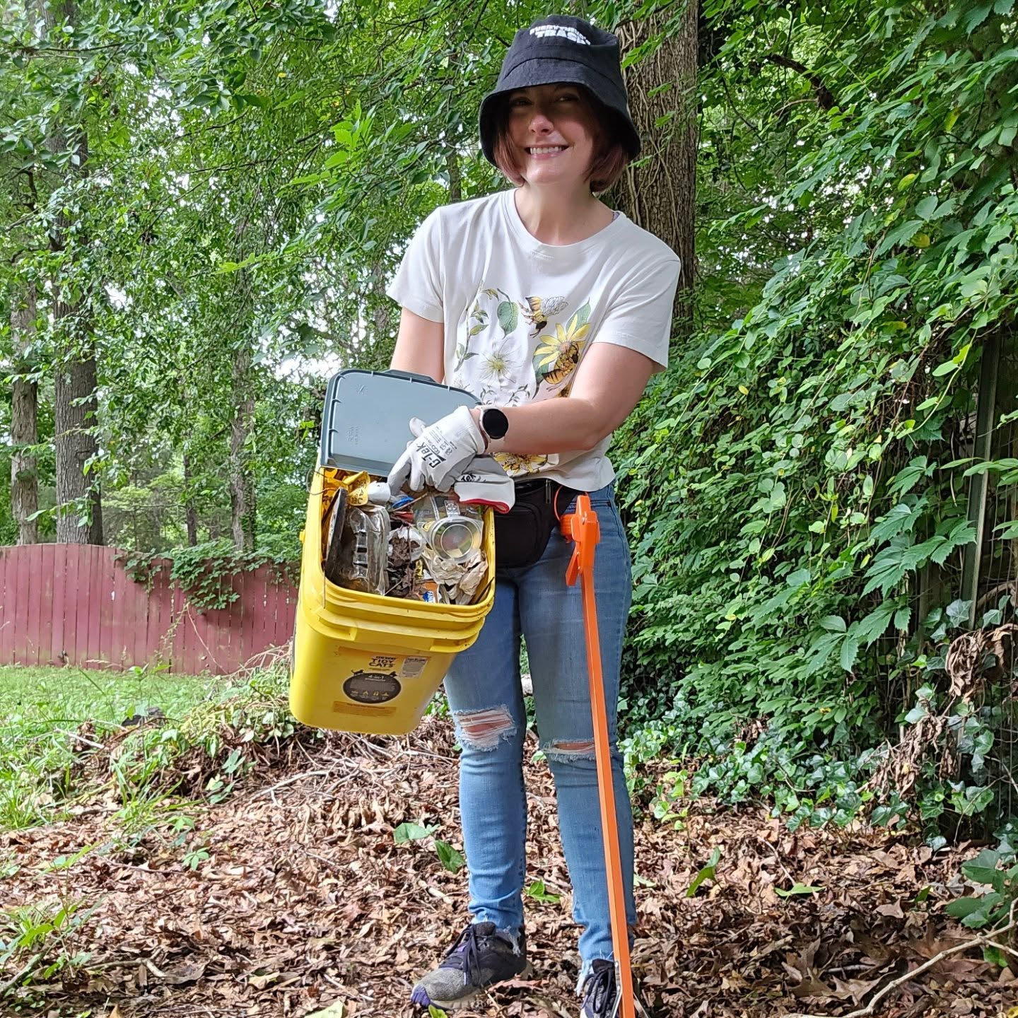 Walked into a part of the neighborhood I don't usually veer into. Saw so many cool veggies gardens in front lawns. This is the way!!
5 pounds of trash and recyclables picked up on the journey.
#TrashCleanup #NeighborhoodCleanup #NeighborhoodPride #LoveYourNeighborhood #ProtectWaterways #ProtectWildlife
