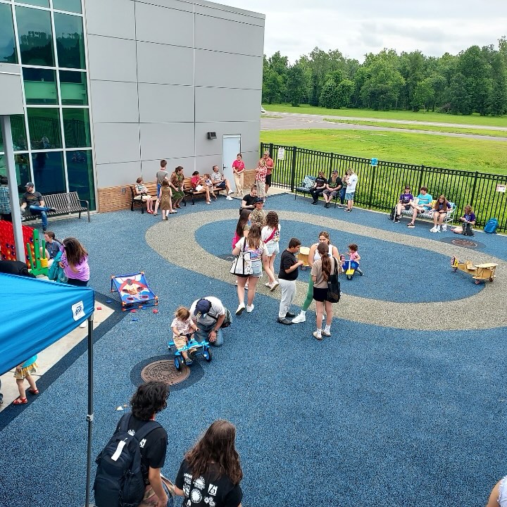 We had a wonderful ice cream social this past Sunday! Thanks to everyone who stopped by, and a special thank you to our friends at the @thecenter.umd and @marylanddairy for providing the delicious scoops 🍦