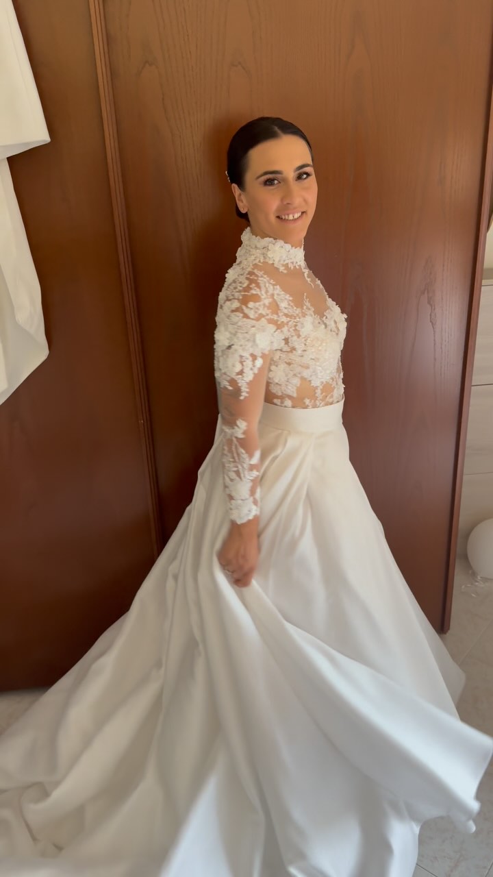 👰✨ Trasforma il sogno in realtà!
Oggi vi mostro un’acconciatura sposa elegante, senza tempo… con un tocco moderno che fa dire “WOW”! Perfetta per il grande giorno, ma anche per ispirare tutte le future spose là fuori 💍💫
Tagga una sposa che deve assolutamente provarla! 😍
📍 @monteleonemichela93 @maryloizzi
#AcconciaturaSposa #BridalHair #HairGoals #WeddingVibes #MakeupAndHair #TikTokBeauty #HairstyleInspo #Parrucchiere #AcconciatureMatrimonio #BrideToBe #CapelliPerfetti #LookDaSposa #HairMagic #FYP #TikTokItalia #TendenzeTikTok #WeddingSeason