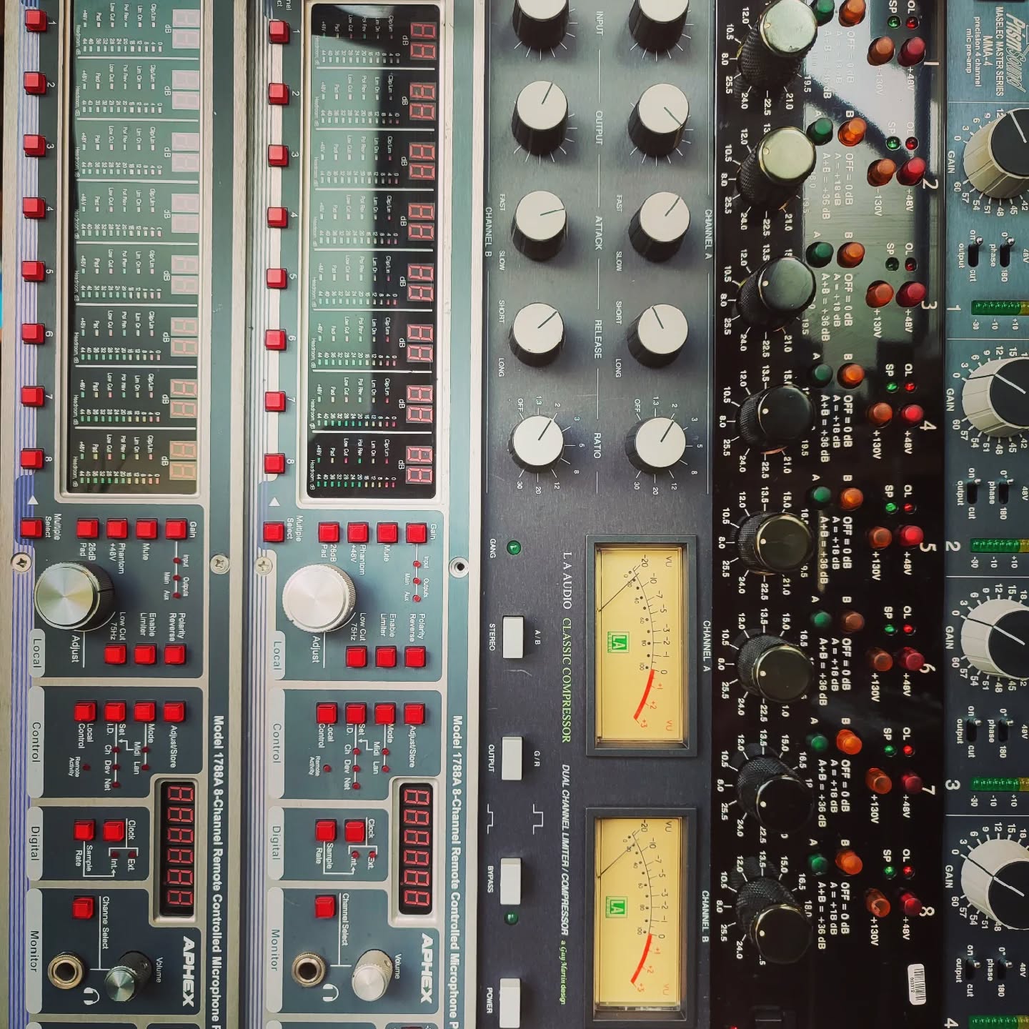 Révisions avant la grosse saison de l'été !
#electronicrepair
#audiorepair
#workbench
#amptech
#coffee