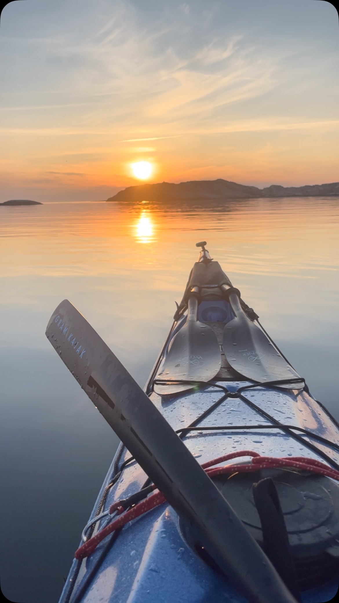 It hardly gets dark in Scandinavia this time of the year. Do you also want to experience Swedish midsummer and kayaking in the sunset? Book one of our popular self guided packages for 3, 5 or 8 days and explore the archipelago and wild camping spots. https://www.nautopp.com/kayak-rental-day-multiday-bohuslan