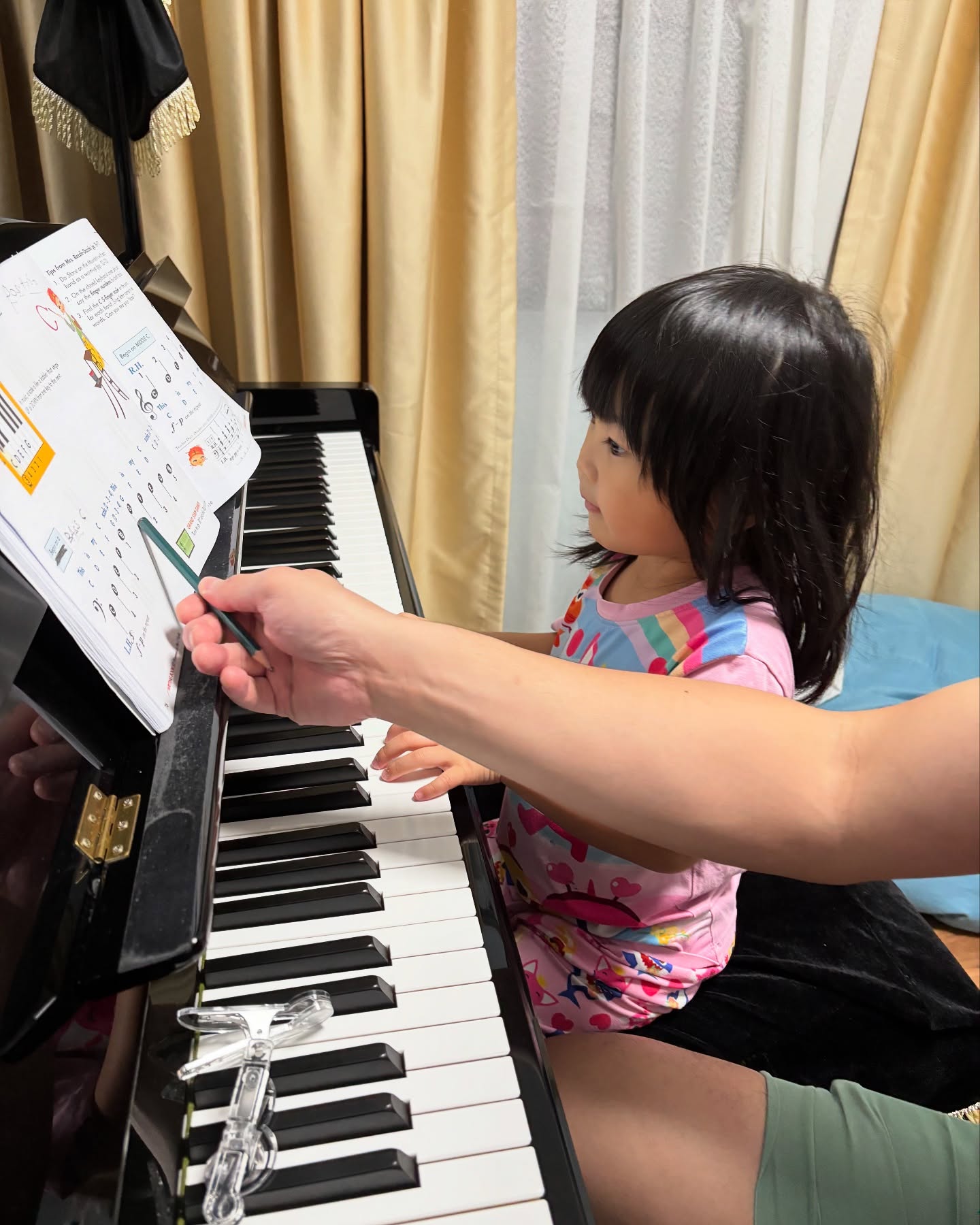 When’s the best age to start piano? 🎹 It really depends on the child! Some little ones can begin as early as 3 (like my daughter 🙂), while for most, 4 years old is the sweet spot to get started.
Ready to explore music early? Let the keys unlock their potential! PM me today. 🎶✨
#Piano #Kids #Pianoteacher #KidsActivitiesSG #EarlyMusicEducation #MiniMusician #PianoLessons #MusicForToddlers #PreschoolSG #SingaporeParents #SGMum #sgmommy #SGDad #SGPreschoolers #LittleMusicians #Parents #MusicClass #Enrichment #Sengkang #Fernvale