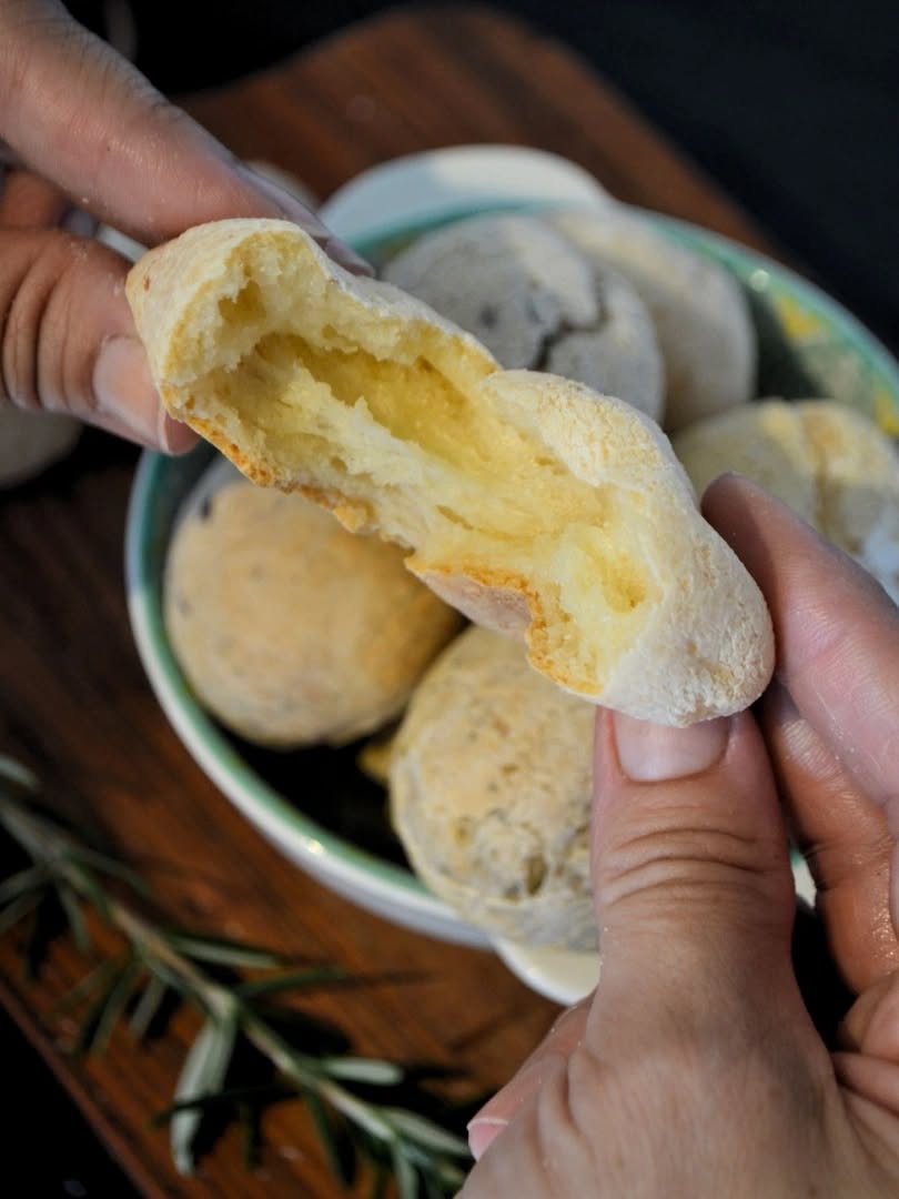 Simple, homemade, and baked fresh for winter mornings.
#cheeselover #glutenfreefood #eumundimarkets