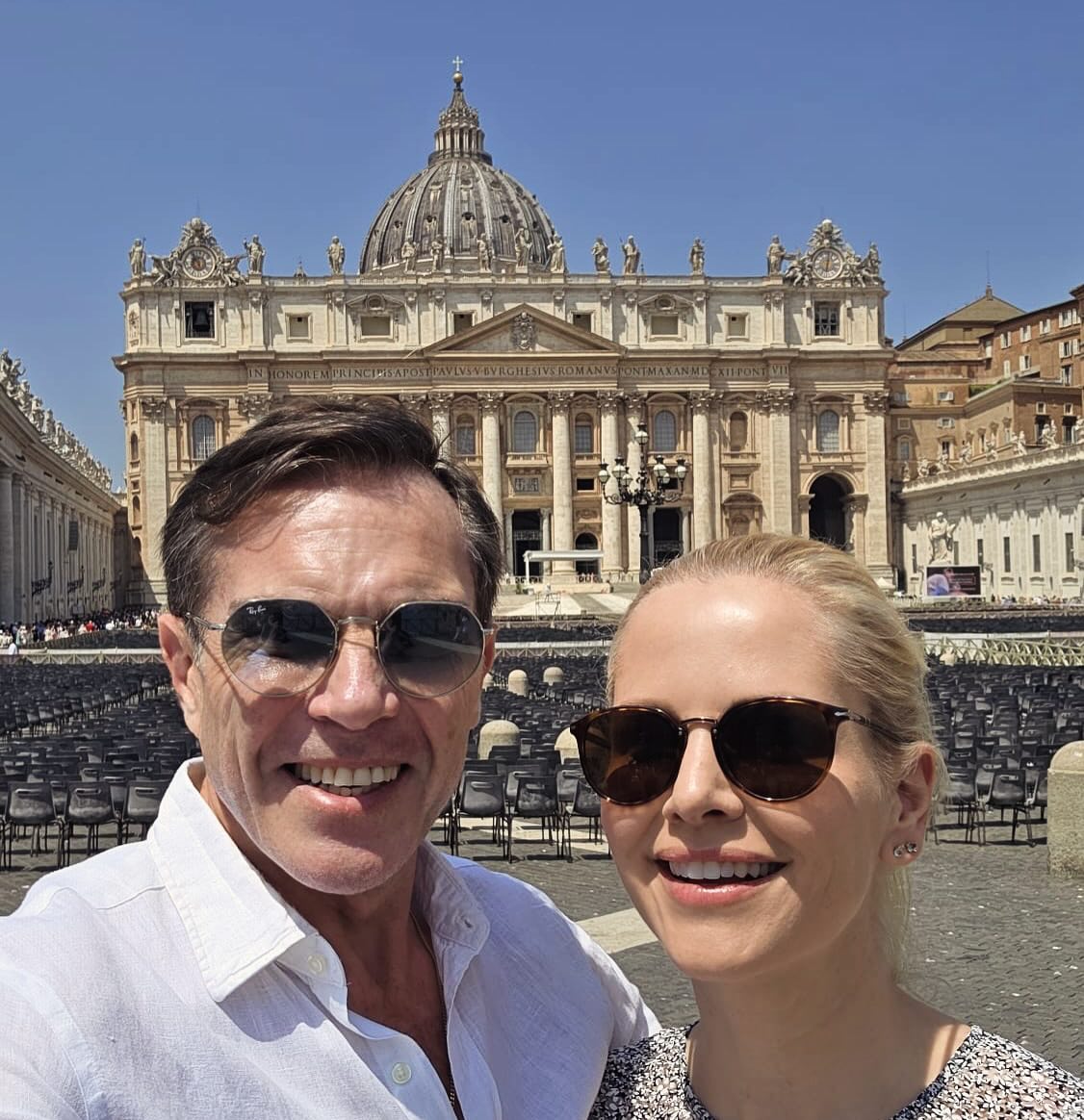 Bella Italia ☀️
*****************************************
#italie #vatican #charlesphilippedorleans #princecharlesphilippedorleans #princecharlesphilippe #princedorleans #ducdanjou #naomidorleans #naomivaleskadorleans #princessenaomidorleans #princessenaomi #princessedorleans #duchessedanjou #maisonroyaledefrance #france