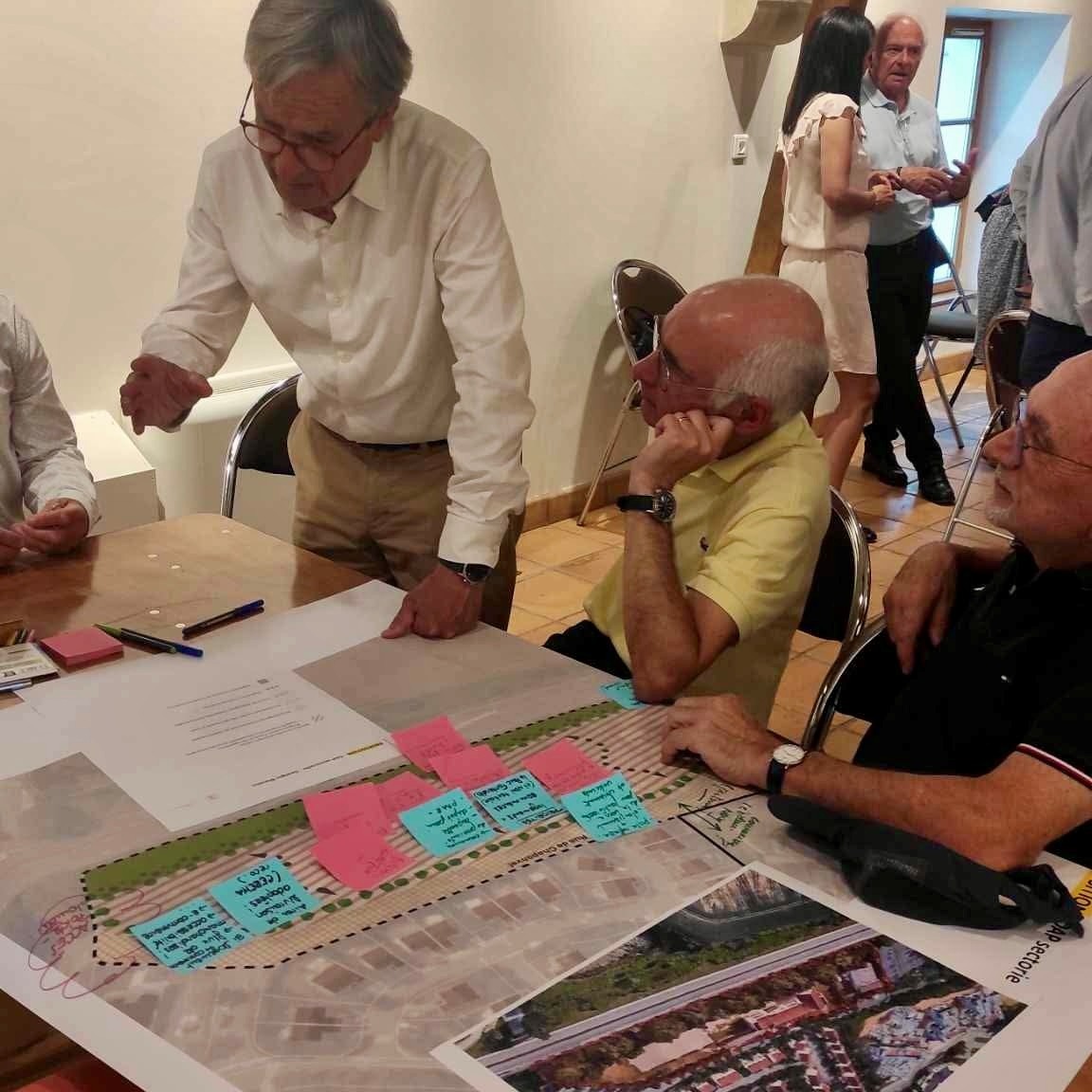 📝 Participation citoyenne à Bailly (78) pour la réalisation des Orientations d'Aménagement et de Programmation (OAP). Le PLU ne se fera pas sans ses habitants 🙍♀️🙍♂️💬