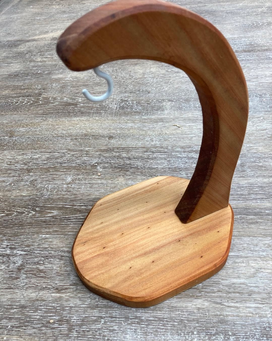 Simple but effective banana stand