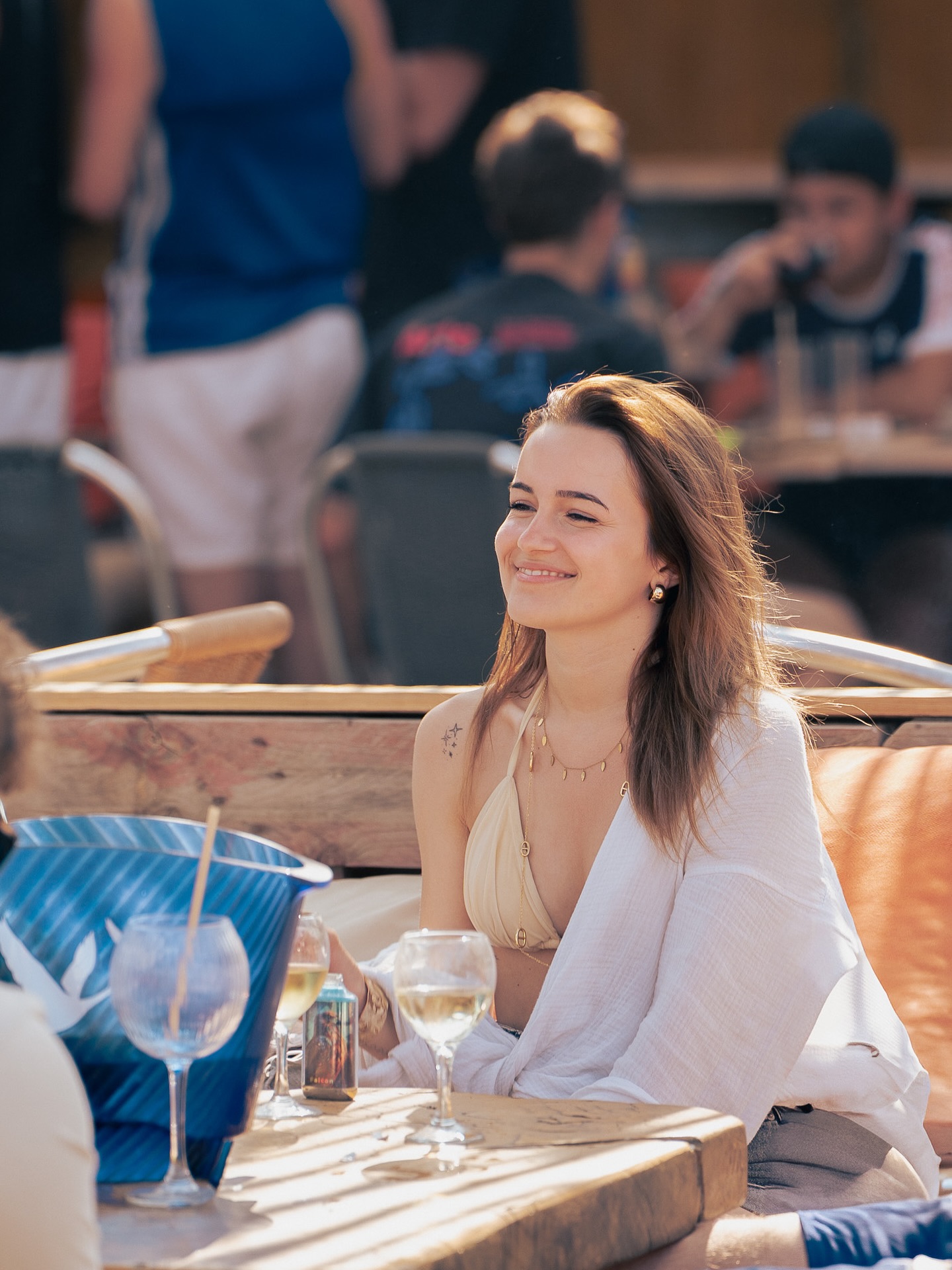 Un verre, un sourire, le soleil… et le Nbc
Ici, chaque moment est une parenthèse de plaisir.
Entre amis ou en solo, viens profiter de l’ambiance chill & élégante du bord de mer.
Cocktails, vins, cocktails & douceur de vivre t’attendent.
Naudo Beach Club – Canet
#NaudoBeachClub #CanetPlage #SummerMood #BeachVibes #AperoTime #Instamoment #canetenroussillon