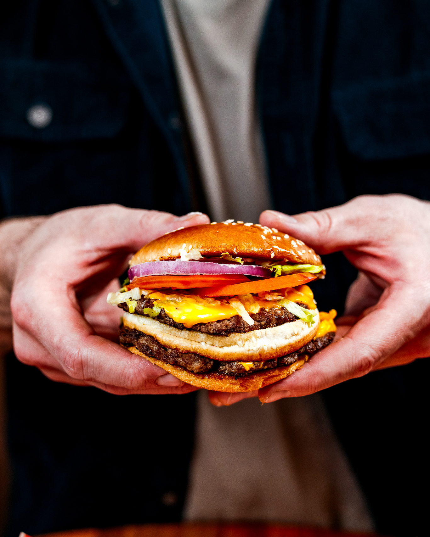 You know it's good when you need two hands 😍