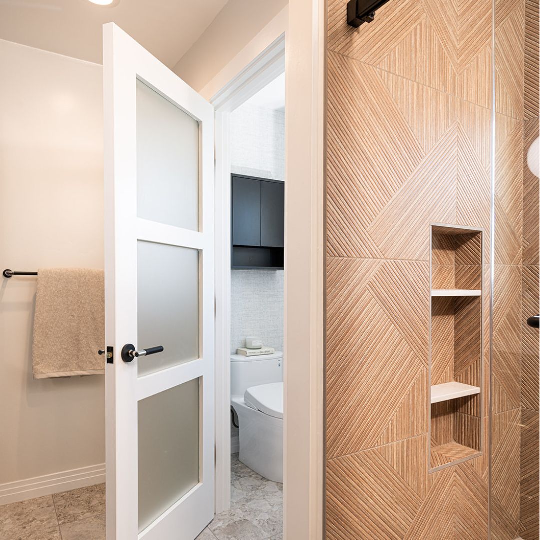 If you have the space to make a water closet it can be a huge bonus when it comes to privacy in a bathroom!
Photo: @realphotosd
#interiordesign#sandiegointeriordesigner #kncdesigngroup #karanicoleclark