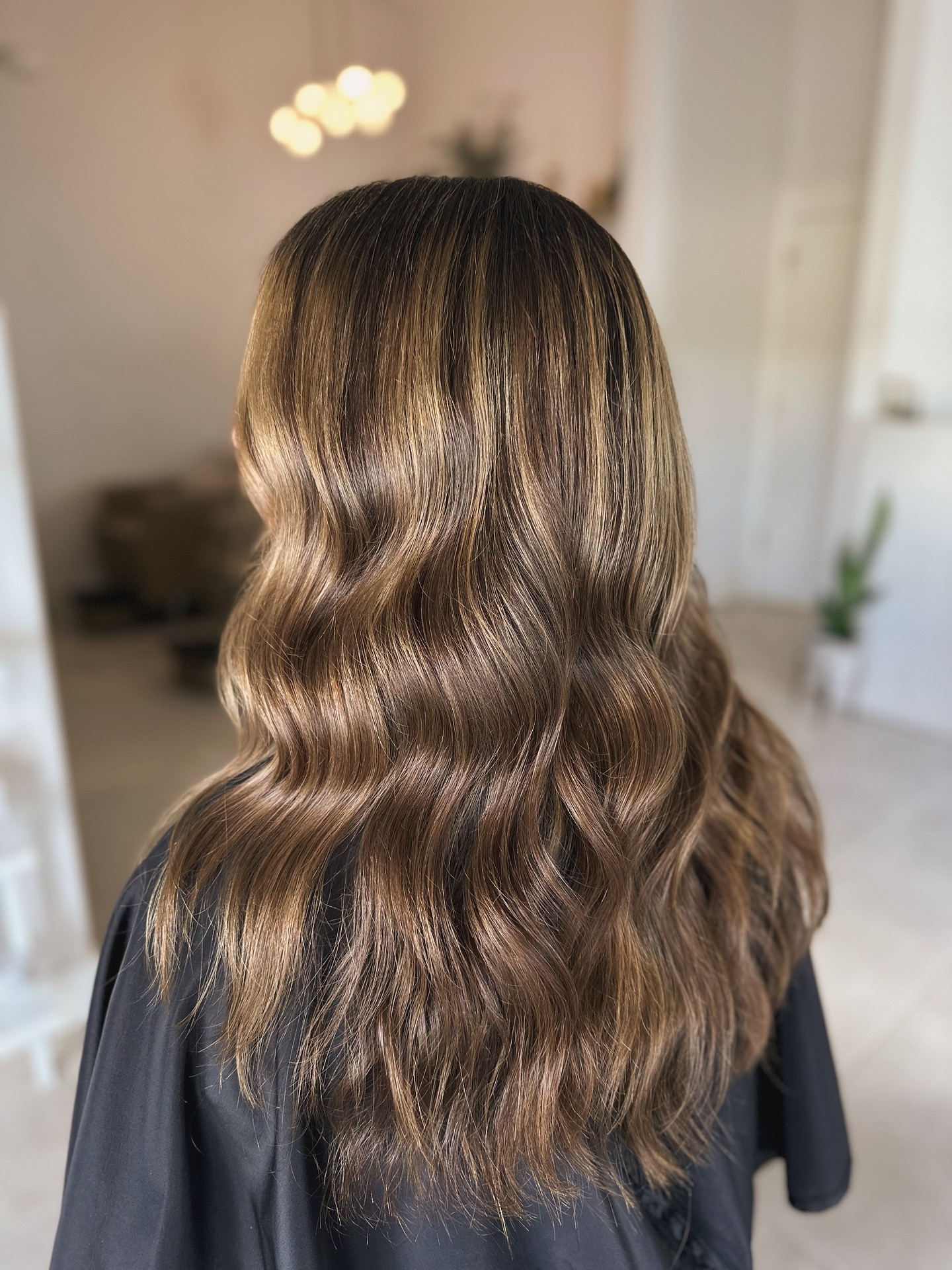 Hair Photo Tip For Stylists - Have your clients sit down on a stool to capture all the perfect angles for your shots.
It’s such a simple thing, but it helps if they’re taller than you so you can get shots from above without standing on your tippy toes.
Plus, it actually stabilizes the client so they don’t sway or lean and they can easily turn different directions with your prompting and guidance by just swiveling.
Drop me a ❤️ in the comments if you love this tip!
Punta Gorda | Port Charlotte | Hair Stylist | Blonding Specialist | Extensions | Fort Myers Hair