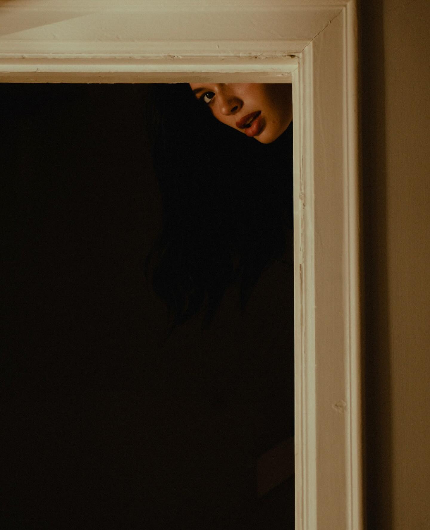 'glimpse'
for: @snog.studios
co directors: @owsmi and @grace__roden
photographer: @owsmi
creative director: me
models: @caseyhensonn @bellapodaras @lilykeene
photo assistant: @katieliebert
assistant creative director: @rosatropp
upm: @gracieeobrien