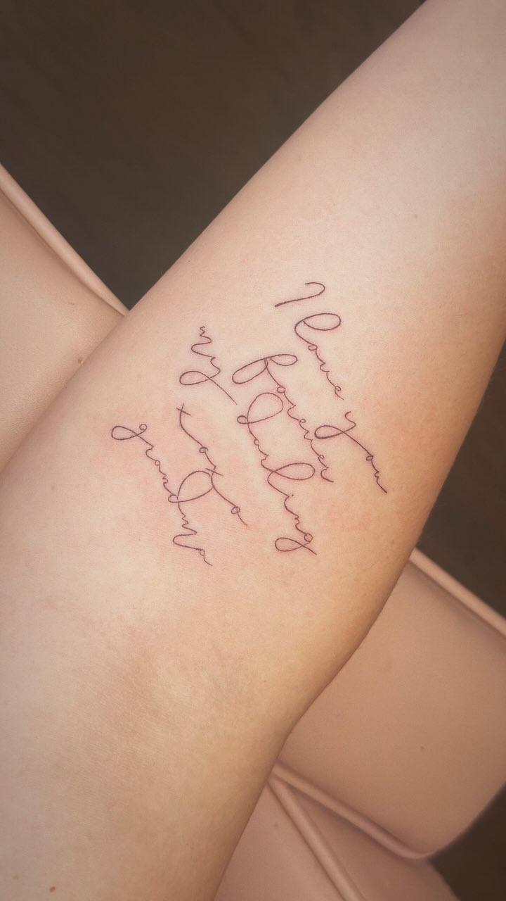 💌Love Notes 💌
#FineLineTattoo @an.arch.above
