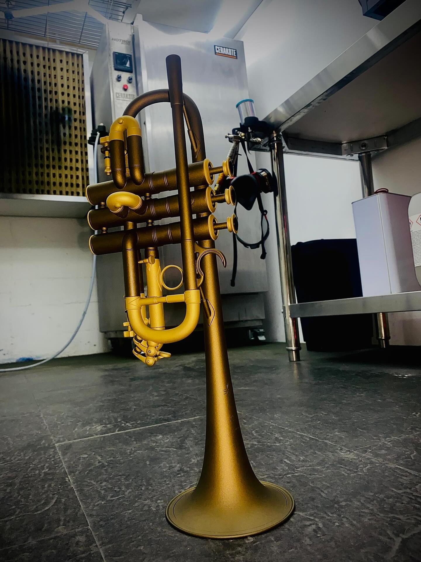 🎺 Brass meets badass.
This trumpet got a Cerakote makeover with H-148 Burnt Bronze and H-122 Gold, bringing durability and drama in perfect harmony.
Because who says instruments can’t have attitude?
🔥 Scratch-resistant
🎨 100% custom
#Cerakote #CerakoteHSeries #BurntBronze #GoldFinish #CustomTrumpet #TrumpetArt #CustomCoating #DurableDesign #BrassReimagined #MadeToPlay #454Design #CerakoteSwitzerland #InstrumentRestoration #PowderCoatingAlternative #MusicMeetsMetal