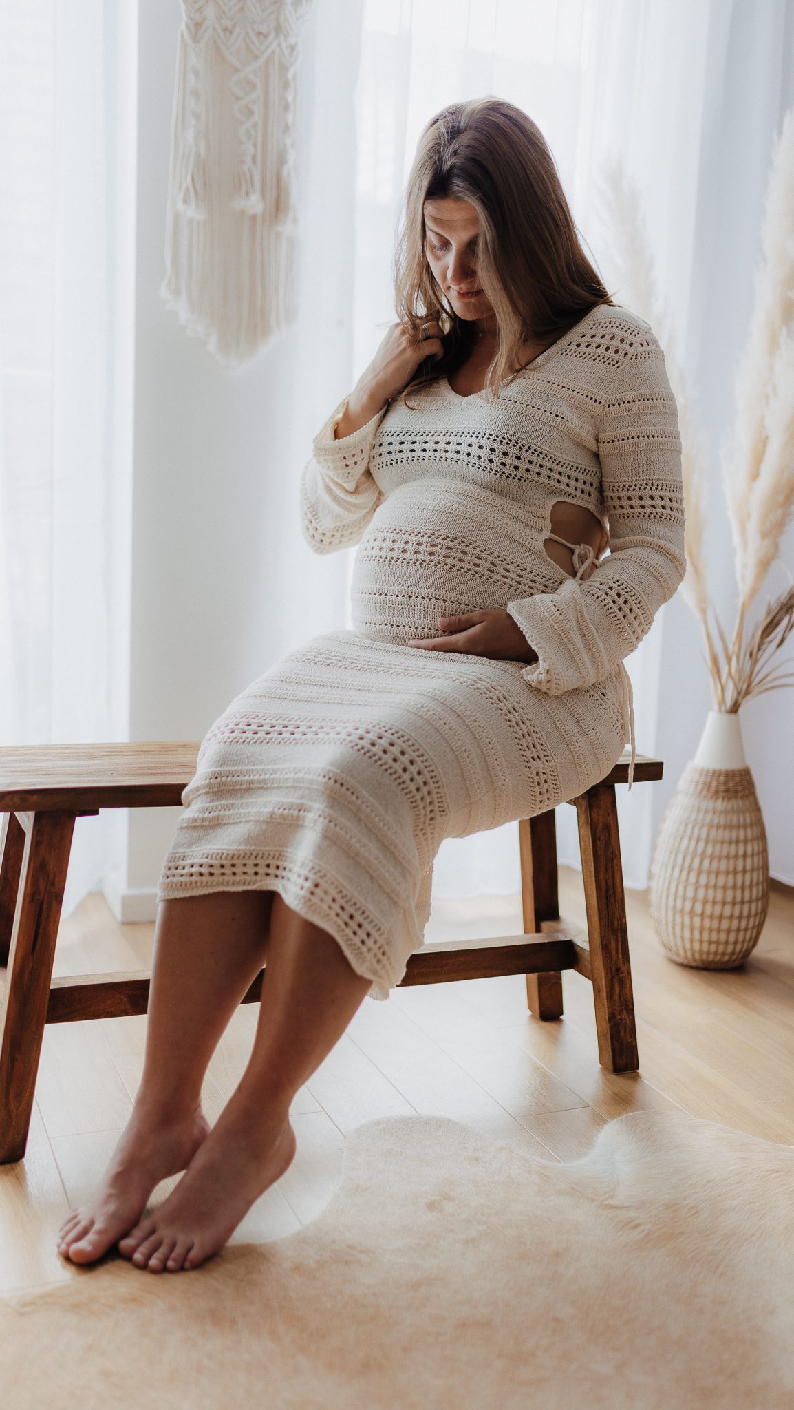 Kennst du das?
Du hast 1000 Gedanken, bevor du ein Shooting buchst:
🤎 Was ziehe ich an?
🤎 Wie soll ich das mit dem Styling schaffen?
🤎 Was, wenn die Kinder nicht mitmachen?
🤎 Was, wenn ich mich unwohl fühle?
Die gute Nachricht:
Du musst dich um all das nicht kümmern.
In meinem Tageslichtstudio erwartet dich:
✔️ ein Kundenkleiderschrank voller liebevoll ausgewählter Kleider
✔️ professionelles Styling direkt vor Ort
✔️ eine entspannte Atmosphäre, in der sich Kinder einfach frei entfalten dürfen
✔️ echte Momente statt gestellter Posen
Du darfst einfach ankommen — den Rest übernehme ich.
Schreib mir gerne eine Nachricht für deinen Wunschtermin.
Ich freue mich auf dich!
#familienshooting #babybauchshooting #neugeborenenshooting #fotoshootinghamburg #hamburgfotografin #familienfotografinhamburg #kundenkleiderschrank #stylinginklusive #tageslichtstudiohamburg #rahlstedt #ahrensburg #norderstedt #quickborn #höltigbaum