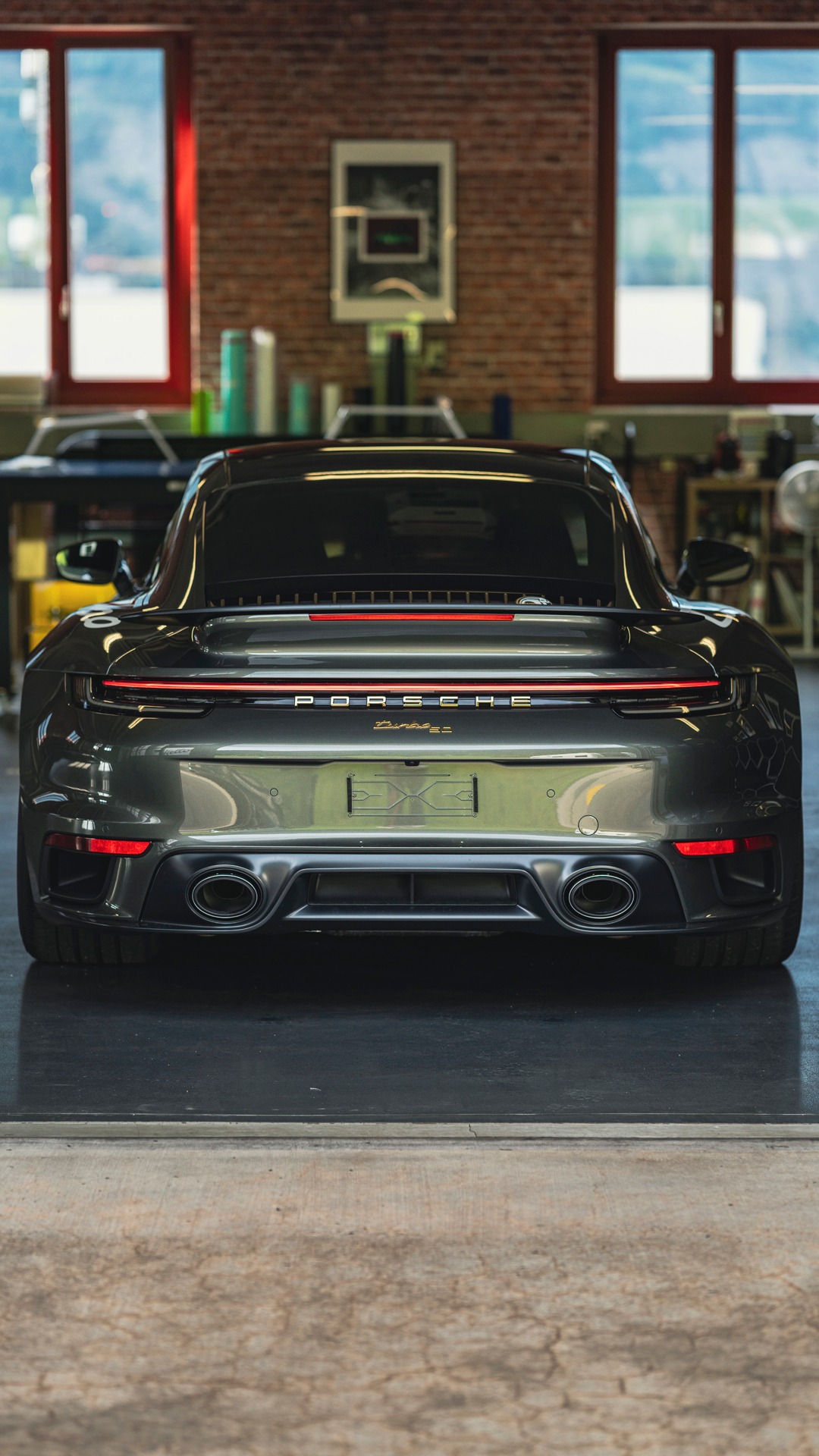 🚨 Traumauto-Alarm! 🚨
Wer liebt ihn nicht? Der Porsche 911 Turbo 50 Heritage – ein limitiertes Meisterwerk auf vier Rädern, das pure Eleganz und Performance vereint. 😍
Und damit dieses Traumauto so makellos bleibt wie am ersten Tag, haben wir ihn mit unserer nahezu unzerstörbaren Steinschlagschutzfolie geschützt. 💪✨ Perfekter Schutz für den maximalen Werterhalt und sorgenfreies Fahrvergnügen!
Du möchtest deinen Meisterwerk auch so schützen lassen? Schreib uns 🔥
• • • • • • • • • • • • • • • • • • • • • • • •
- Lackschutzfolierung Ambühl -
📍Triststrasse 12
🇨🇭7000 Chur
☎️ +41 78 720 70 04
📩 lackschutz@black-bird.ch
🌍 www.lackschutzfolierung.ch
• • • • • • • • • • • • • • • • • • • • • • • •
#Porsche911Turbo #LuxusAuto #Werterhalt #CarProtection #Traumauto #Porsche911 #carculture #cars #carwrapping #carlovers #paintprotectionfilm #carcare #xpel #carprotection #detailing #dreamcar #luxurycars #paintisdead #carwrap #steinschlagschutz #paintprotection #automotiveart #luxurylifestyle #folierung #fahrzeugfolierung #car #carenthusiast #supercar #lackschutz #ppf