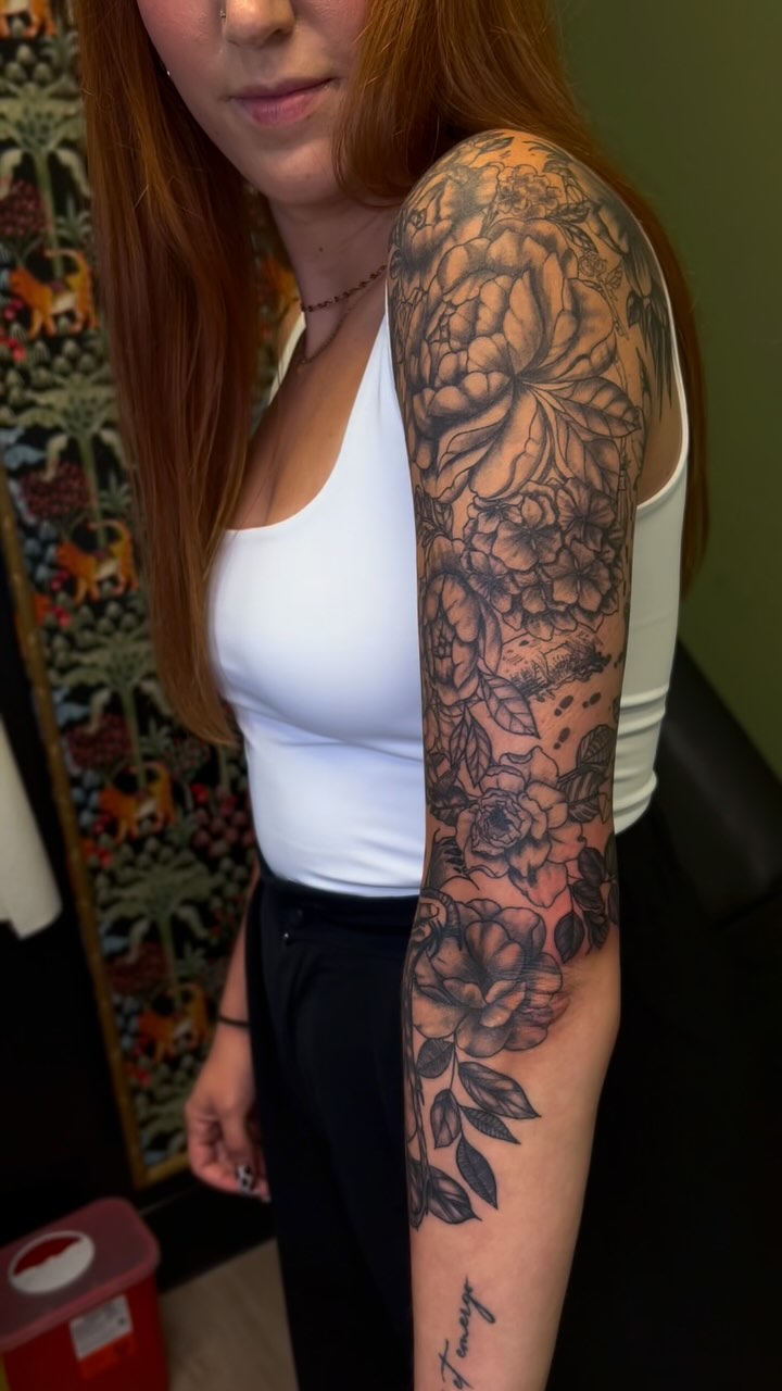 June is off to a great start! Book your tattoo today 😎
#sanantoniotattooartist #femaletattooartist #floraltattoo #customtattoo #colortattoo