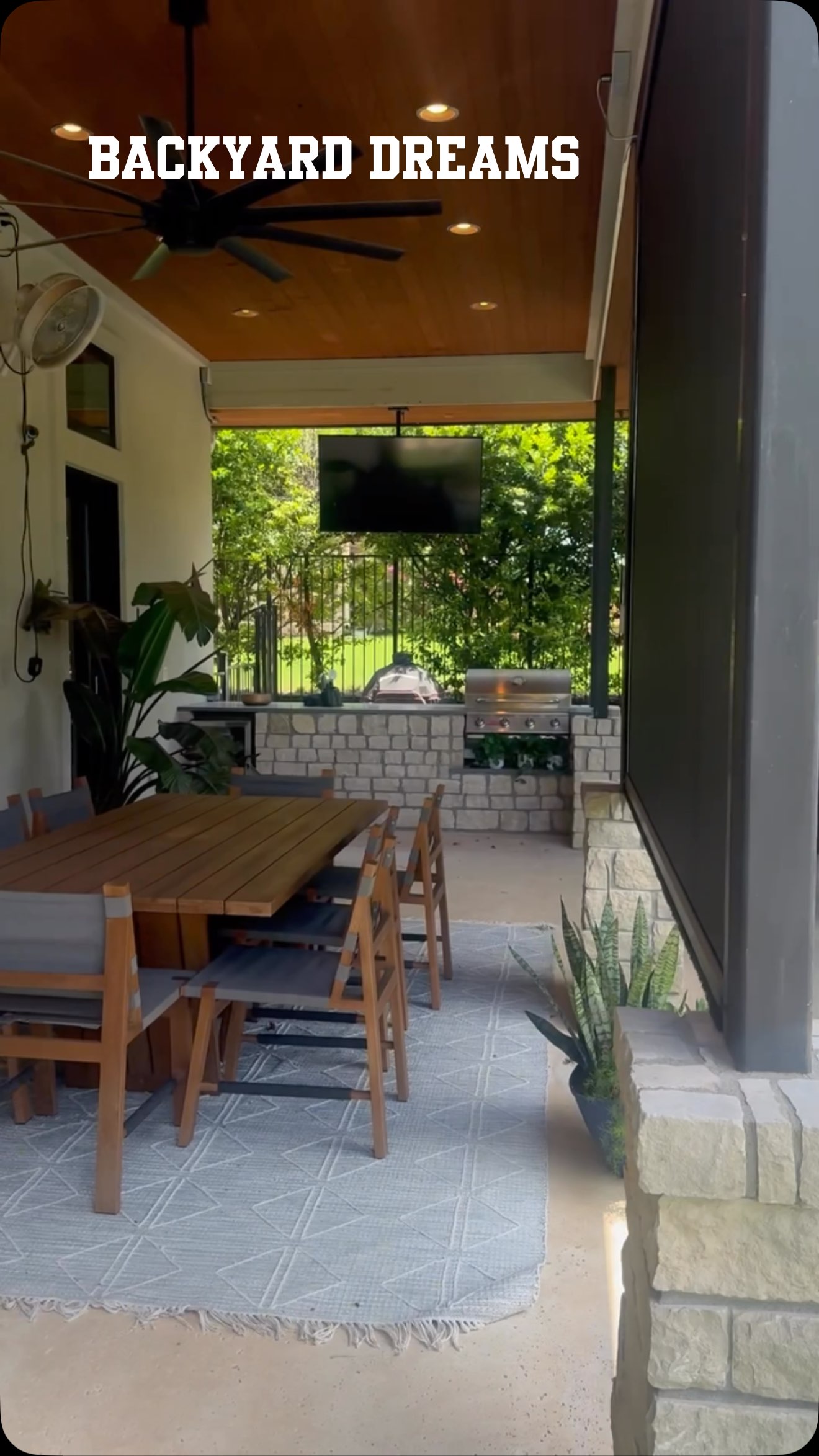 Getting ready to show this beautiful home a few times today at 4004 Sugarloaf Drive. Check out my friend at the end who loves to help me show everything off at this listing! 😸
#backyarddreams #intelligentrealestate #austinrealestate