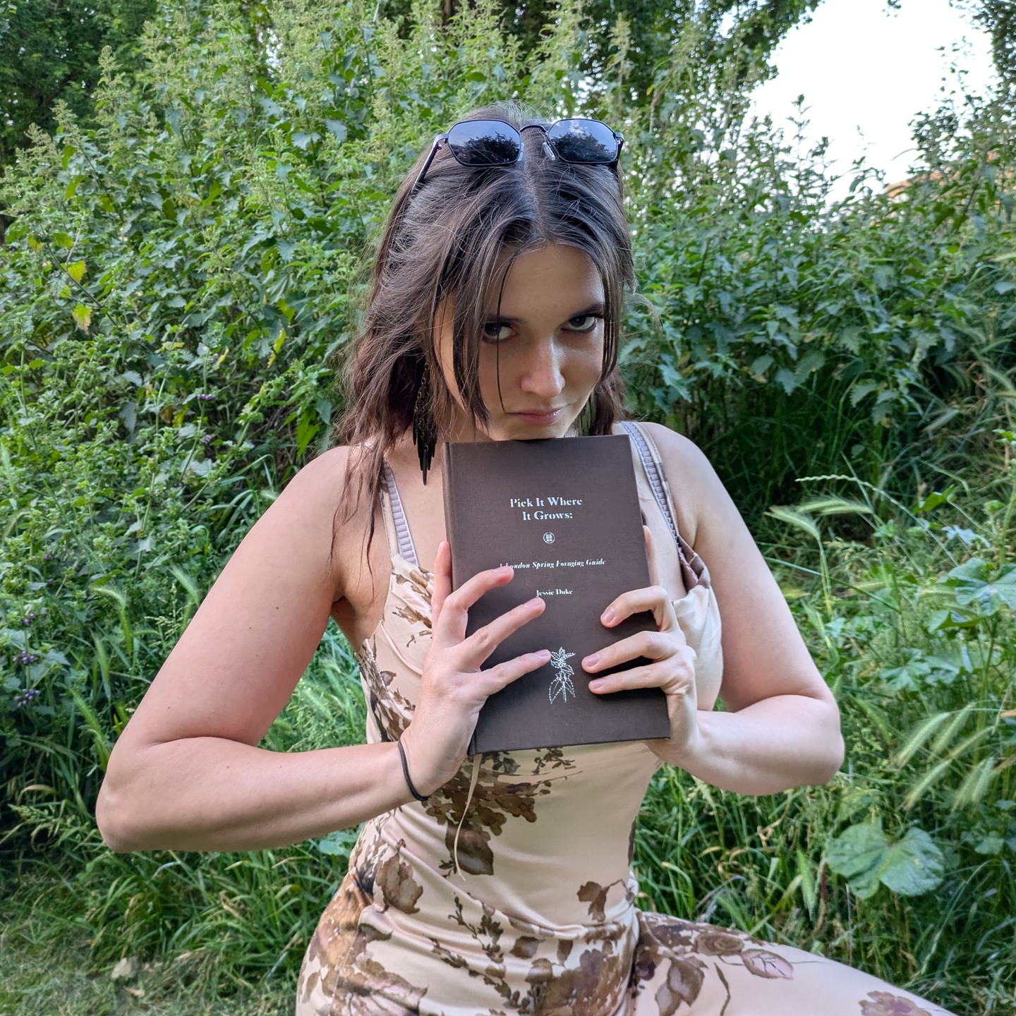 I wrote a 200 page book on how to forage in London during spring ( I also edited, illustrated, researched, designed, photographed, mapped and glue bound/hardcovered by hand). It was a long process to say the least. Has over 20 spring plants listed with each ones history and the medical and culinary uses, then last multiple maps showing where you can find them in the different parks of London.
#foragaing #londonforaging #london #design #author #bookdesigner #editorialdesign #fieldguide #illustrator #bookarts #botany #urbanforaging #graphic #design