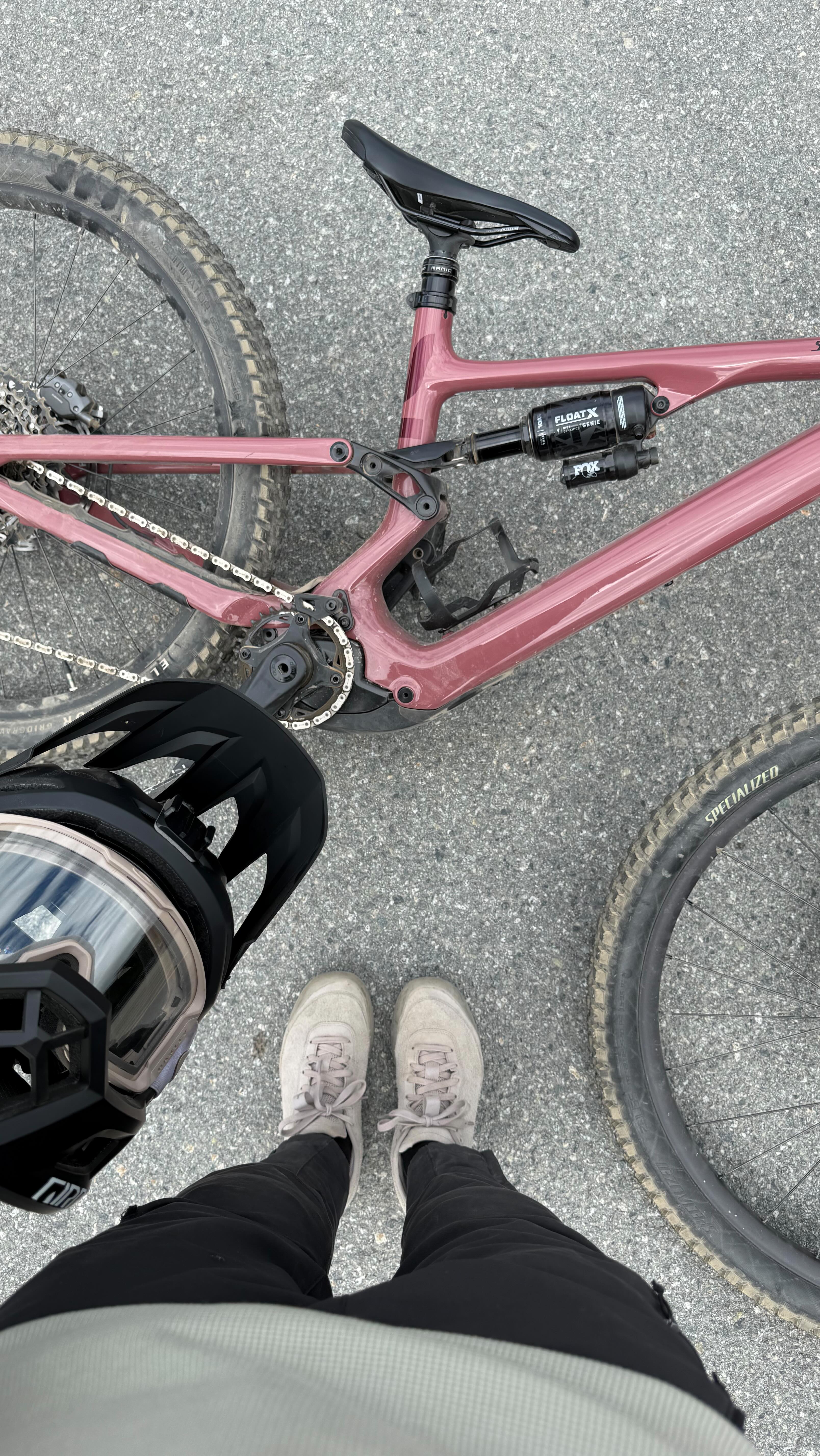 After nearly 20 years of living in the Sea to Sky, I finally bought a mountain bike // Embracing the excitement and the intimidation of being brand new to a sport. Another way to adventure and explore the mountains with friends.
Thanks for setting the pace & sharing your wisdom and passion for biking with me @dberrecloth 🤍