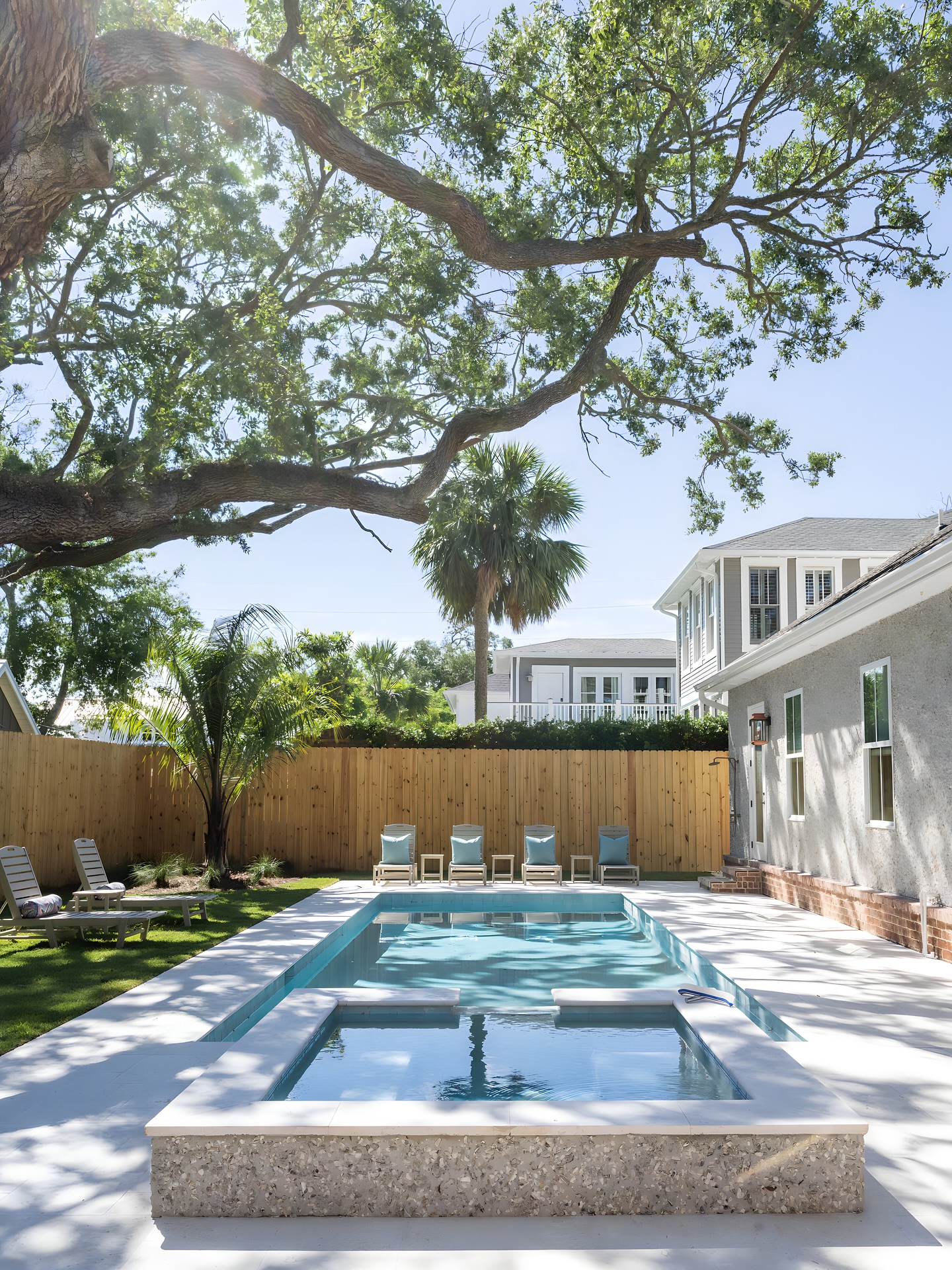 Sundays are better spent by the pool ⛱️
#theseraphcollective