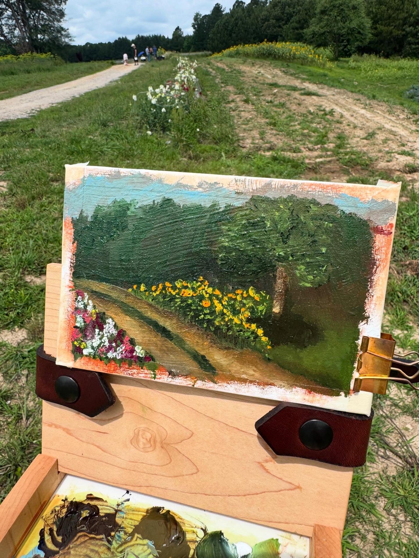 Plein air yesterday with @holtschooloffineart! Trying to catch the light to photograph this one was a struggle 😂
4x6
Oil on linen
#guildofcharlotteartists #pleinair #ivyplaceberryfarm