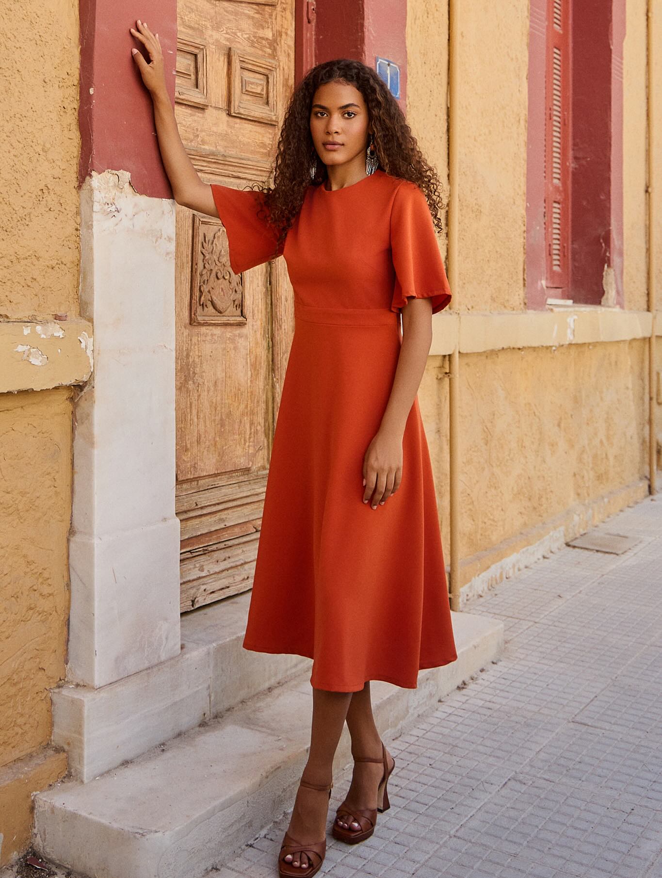 A new pattern that you’re going to love is here! It’s the #Selinadress.
.
An effortlessly elegant midi dress pattern designed for the modern maker who wants to sew a timeless style dress. It is flattering the silhouette featuring a fitted bodice shaped with darts, a waistband that emphasizes waist and flowing into an A-line skirt with just the right amount of flare for graceful movement. Choose between short petal sleeves for a soft, romantic touch or long, simple sleeves for classic sophistication. Dress is closing with an invisible zipper at its center back. *This is an easy to medium sewing project.
.
#sewingpatterns #sewing #sustainablesewing