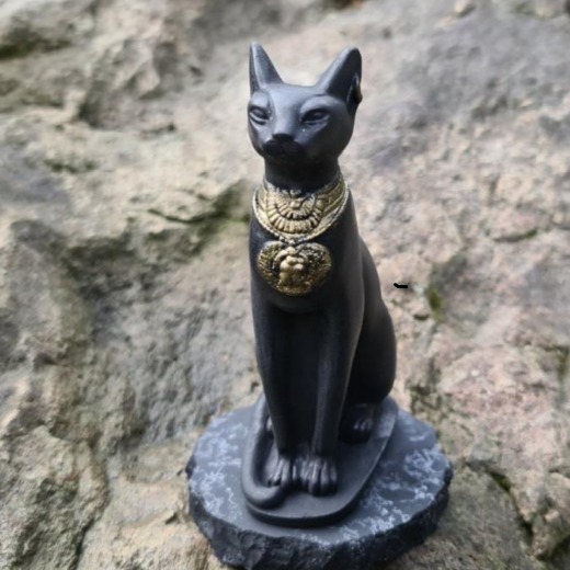 Gato Egipcio de Shungita 🌿🐾
¡Invoca sabiduría y protección con el Gato Egipcio de Shungita! 🐾🌿
Este Gato Egipcio de shungita auténtica es un símbolo de sabiduría, protección y energía positiva. Hecho de shungita de alta calidad, es ideal para equilibrar tu espacio mientras proteges tu hogar de radiaciones electromagnéticas.
✔️ Protección contra radiaciones EMF
✔️ Purificación energética del espacio
✔️ Energía positiva y protección espiritual
🌱 Aporta sabiduría y energía positiva a tu hogar con el Gato Egipcio de Shungita.
¡Hazlo tuyo ahora y transforma tu espacio con el poder de la shungita.
#ShungiLife #GatoEgipcio #Shungita #Sabiduría #EnergíaPositiva #ProtecciónNatural