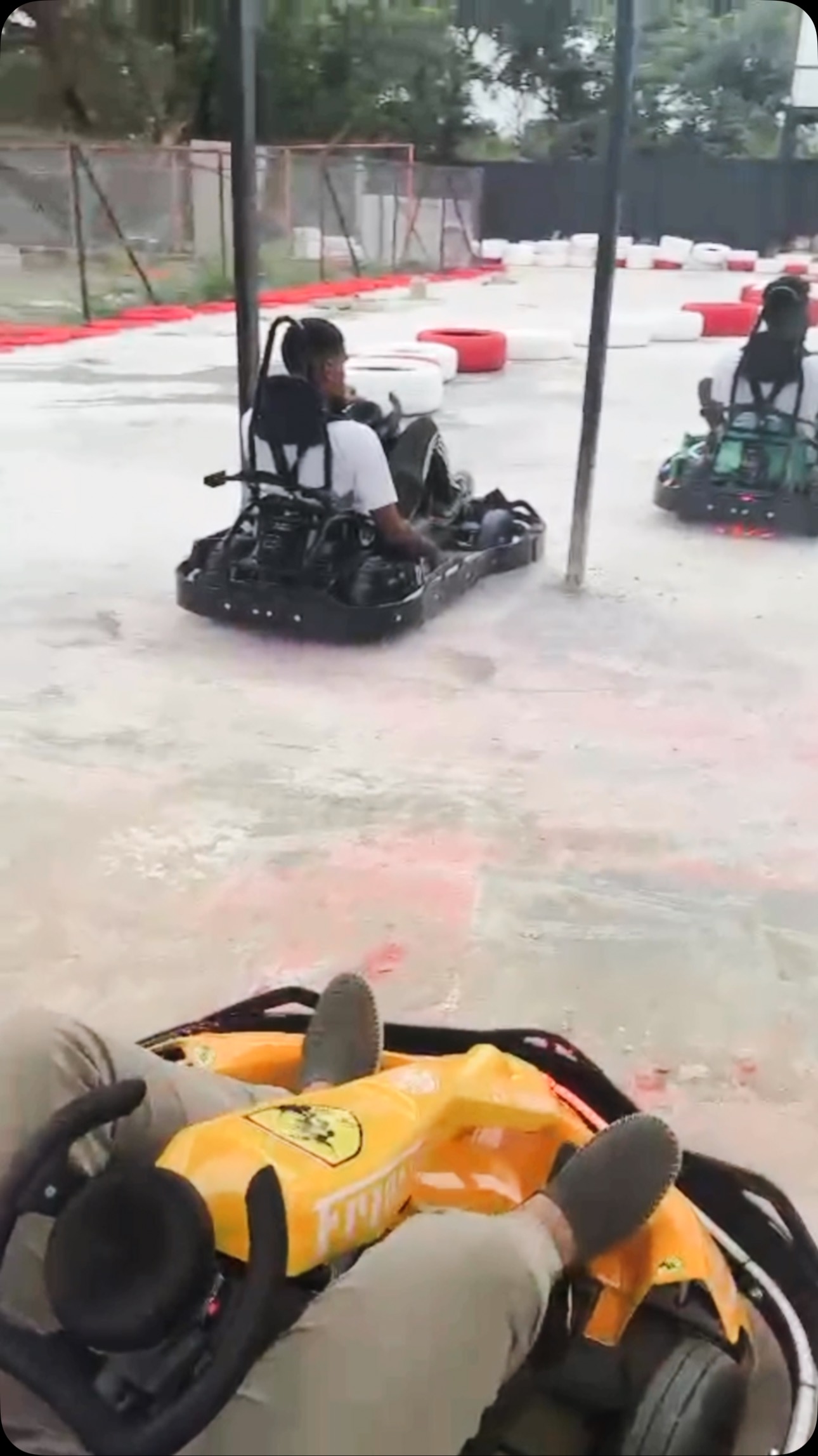 Prepárate para vivir la adrenalina en cada curva… porque los karts ya están en pista y la apertura está a la vuelta de la esquina. ¿Estás listo para correr? 🏁💨