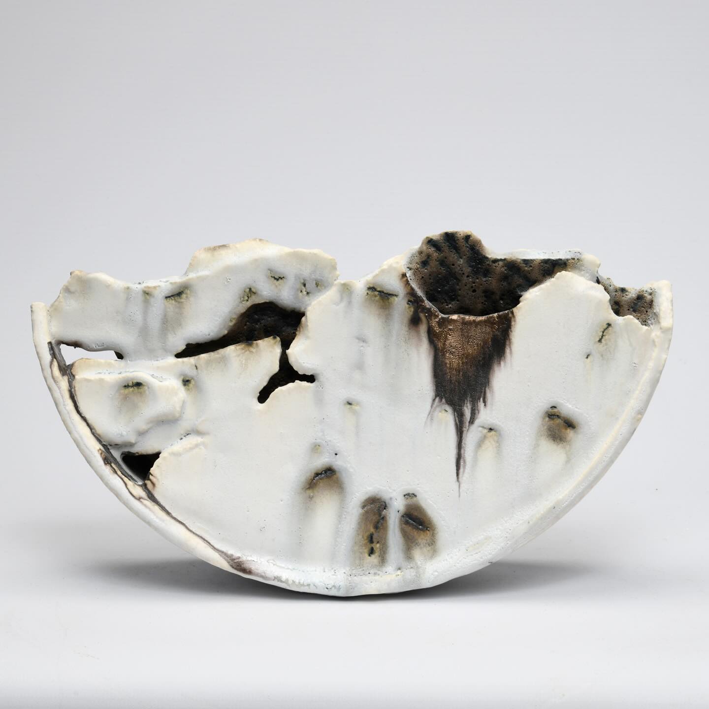 I’m feeling profoundly grateful today. After a frantic first half of the year I’m just back from a long looked forward to adventure, searching for creatures that I’ve longed to see since I was a child in the Jungles and oceans of incredible Indonesia - Orangutans, Proboscis Monkeys, Hornbills, Komodo dragons, Whale Sharks, Manta rays, turtles, a myriad of colourful fish and beautiful corals.
My head is still buzzing with the sights, sounds and flavours of this vibrant part of the world and the wonderful encounters with local people and fellow travellers who captured my heart.
And now I’m getting ready for a more UK based adventure as this weekend I’m exhibiting at Potfest by the lake at my favourite ceramics fair location in the beautiful grounds of Compton Verney.
I’m really looking forward to talking all things ceramic and catching up with all my ceramics friends around the campfire.
This half moon vessel will be coming with me, I’ll be the jet lagged one lurking behind it. We hope to see you there.
•
•
•
@potfest.co.uk
#artexhibition
#contemporaryart
#sculpturalvessel
#newwork
#firedthings
#ceramics
#ceramicart
#ceramica
#céramique
#contemporaryceramics
#contemporarysculpture
#contemporarycraft
#interiordesign
#interiorbeauty
#naturedesign
#sculpture
#art
#clay
#陶芸
#ccdirectory
#craftpottersassociation