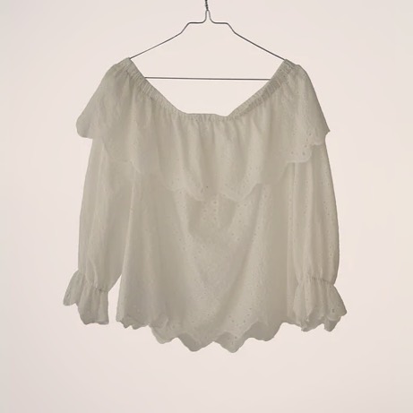Show those pretty shoulders!